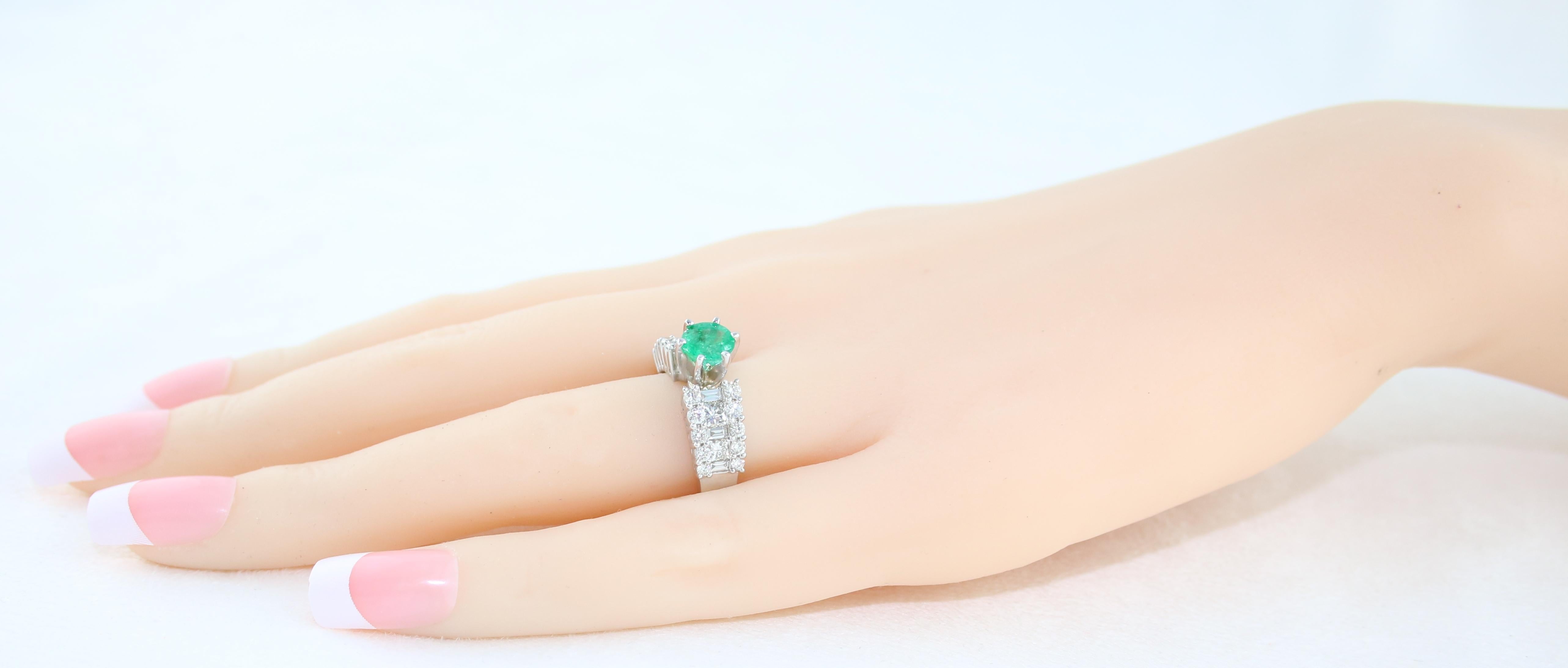 AGL Certified 0.90 Carat Round Emerald Diamond Gold Ring For Sale 1
