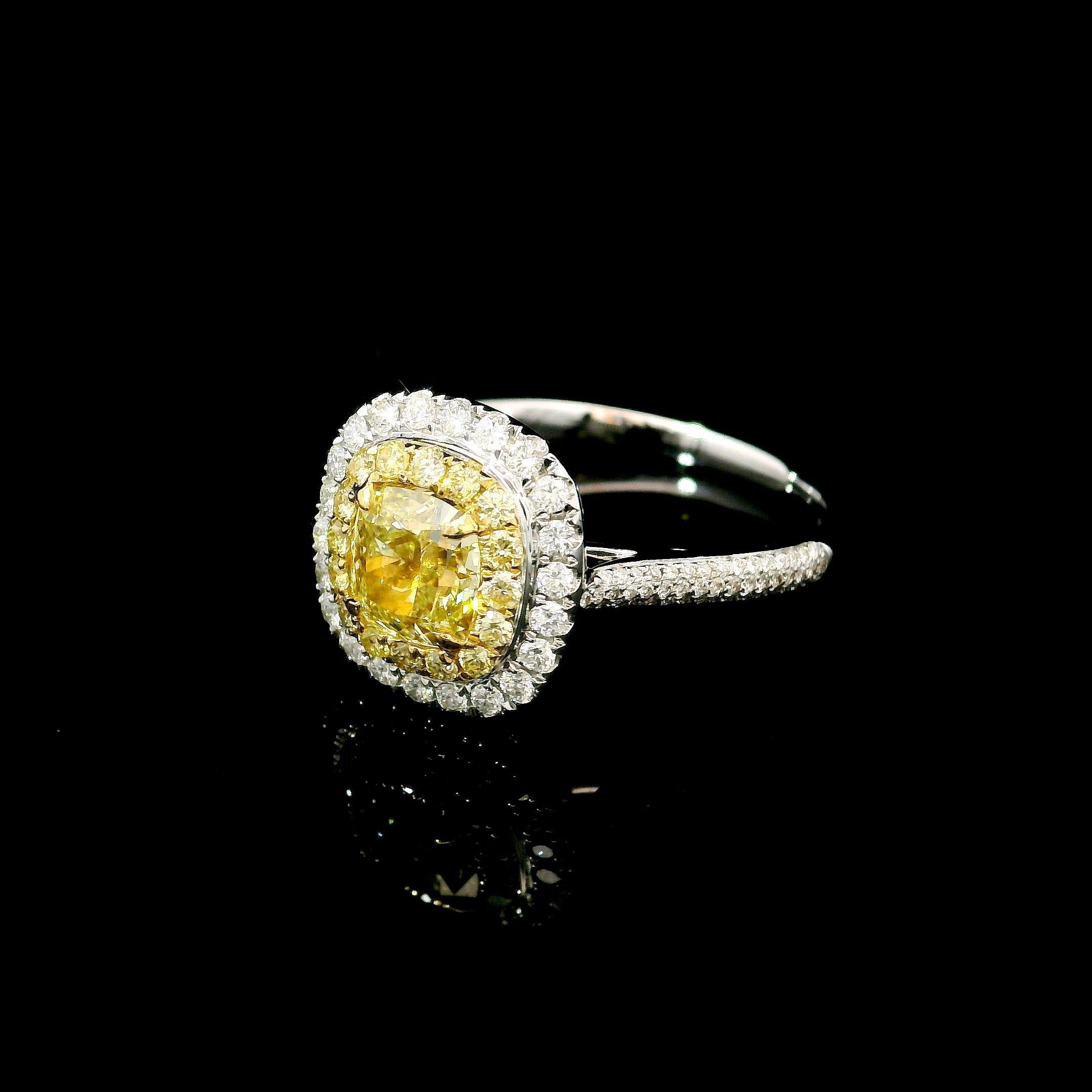 AGL Certified 0.92 Carat Fancy Yellow VS Clarity Diamond Ring In New Condition For Sale In บางรัก, TH