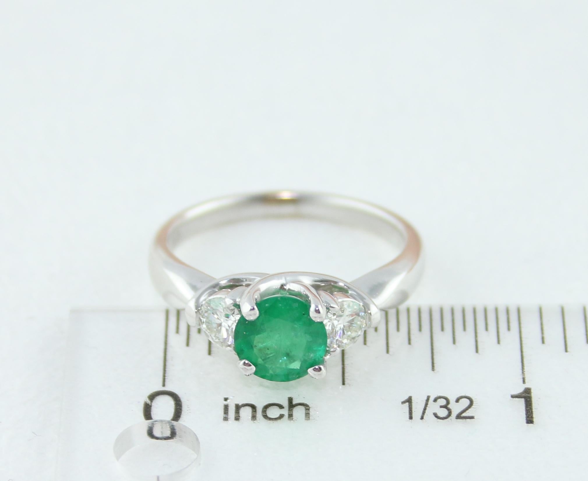 AGL Certified 0.96 Carat Emerald Three-Stone Diamond Gold Ring For Sale 4