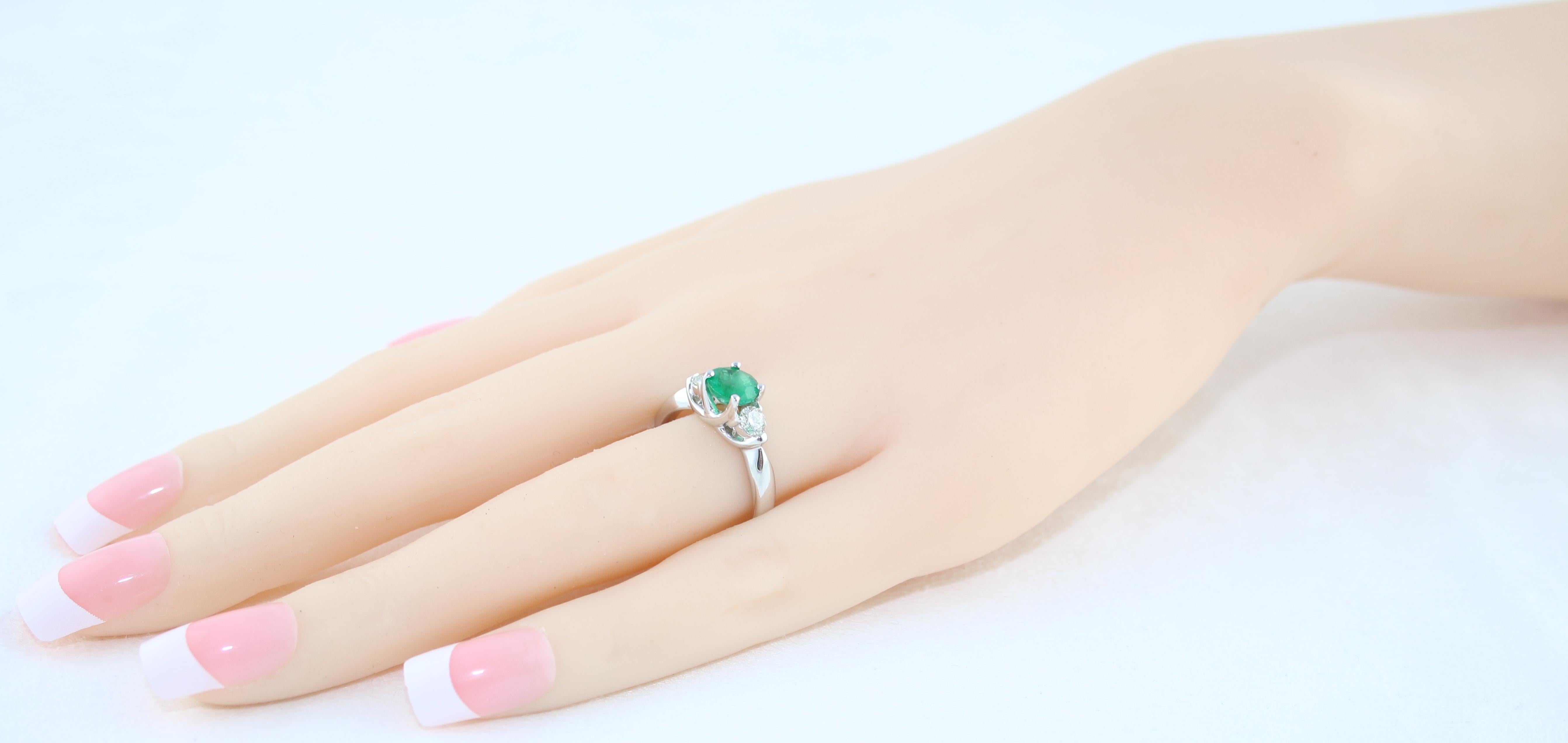 Women's AGL Certified 0.96 Carat Emerald Three-Stone Diamond Gold Ring For Sale