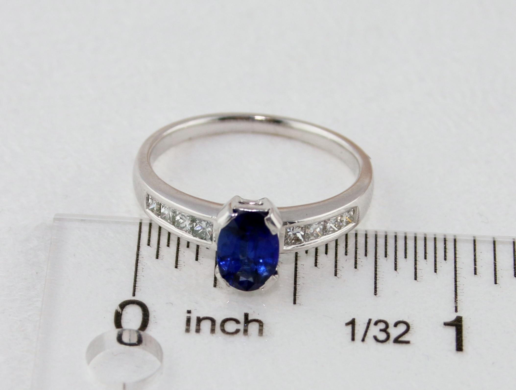 AGL Certified 0.98 Carat Oval Blue Sapphire Diamond Gold Ring For Sale 3