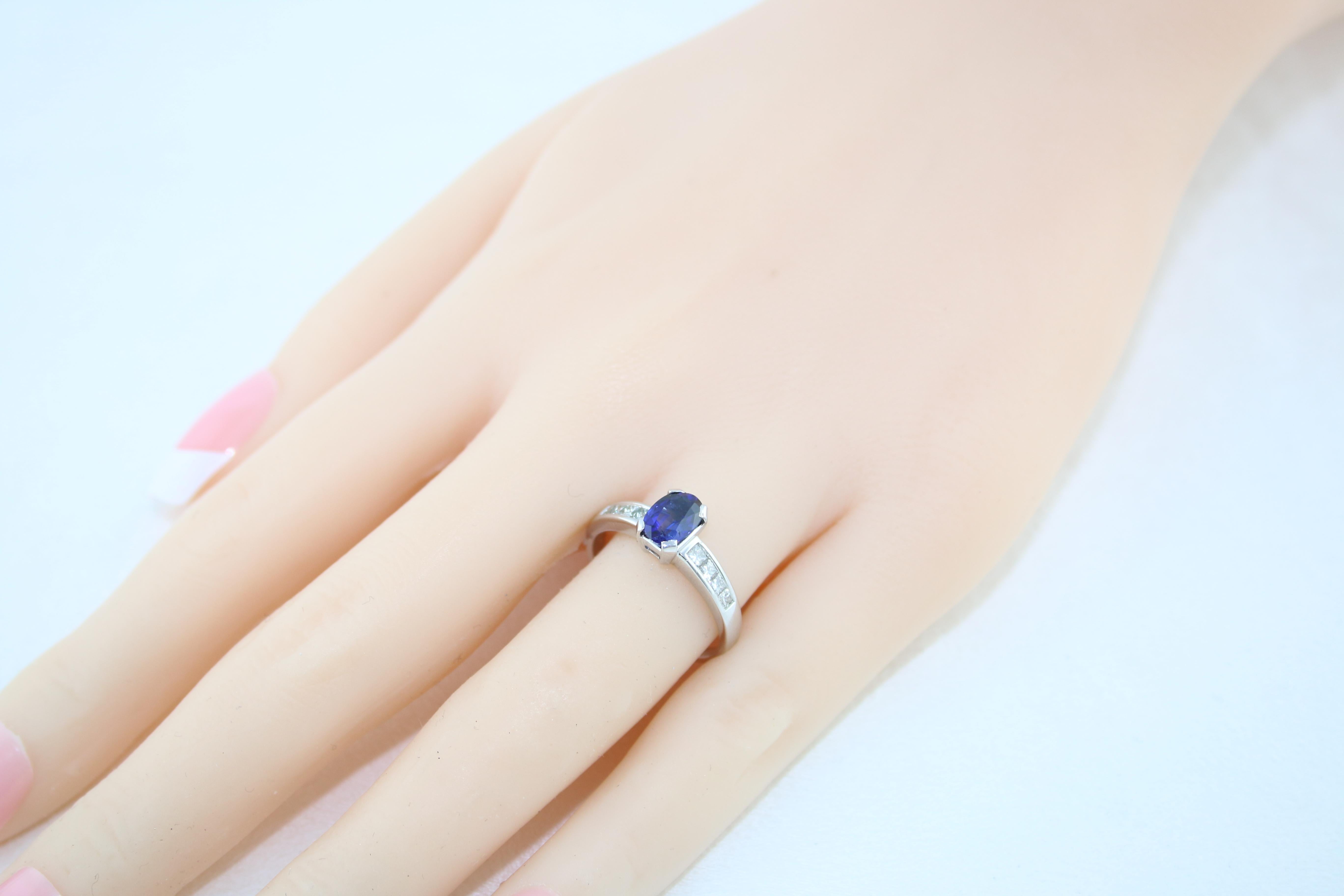 Bague en or avec diamants et saphir bleu ovale de 0,98 carat certifié AGL en vente 3