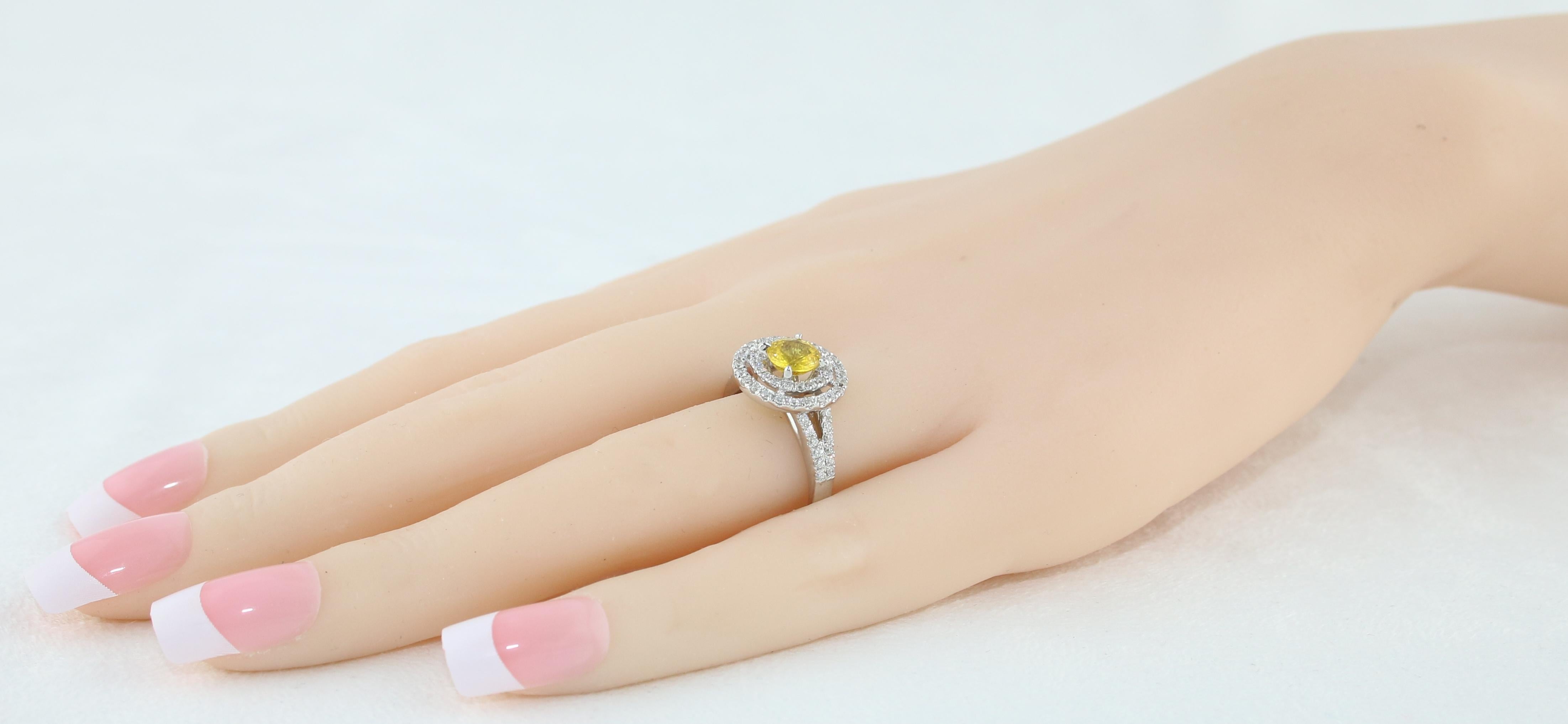 AGL Certified 0.98 Carat Round Yellow Sapphire and Diamond Gold Ring For Sale 1