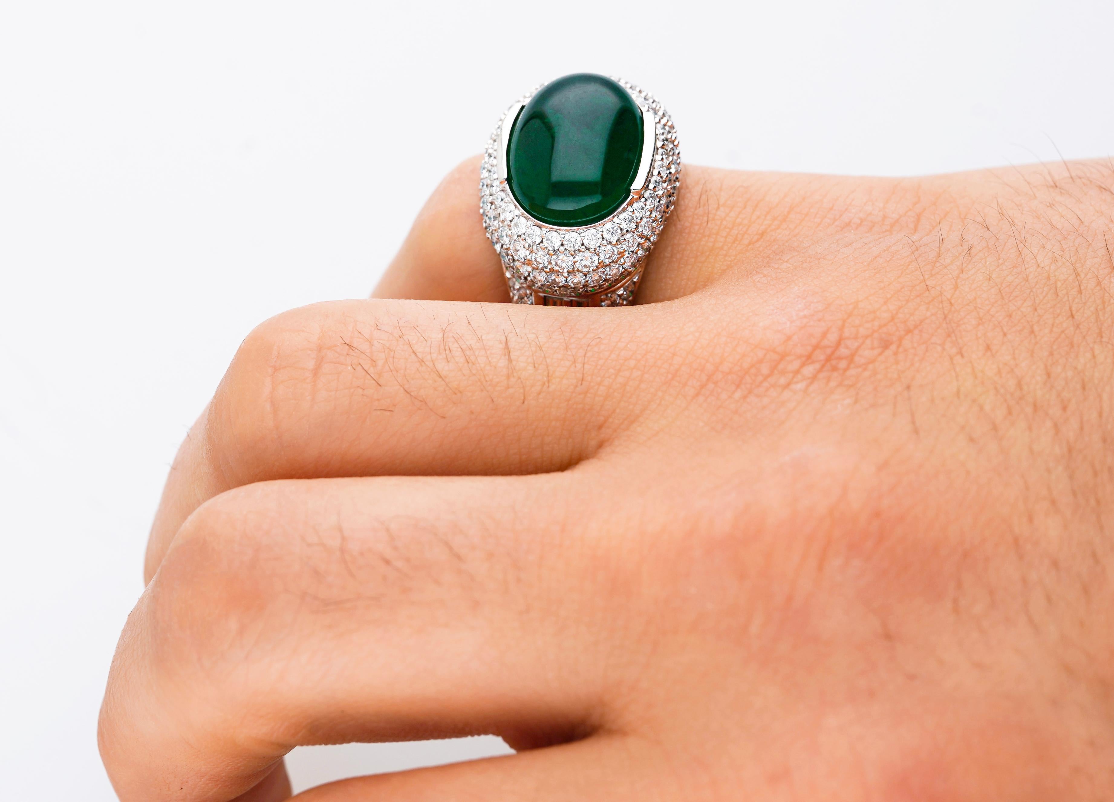 AGL Certified 10 Carat Cabochon Cut Minor Oil Emerald and Diamond Cluster Ring (Bague à grappes d'émeraudes et de diamants) en vente 4