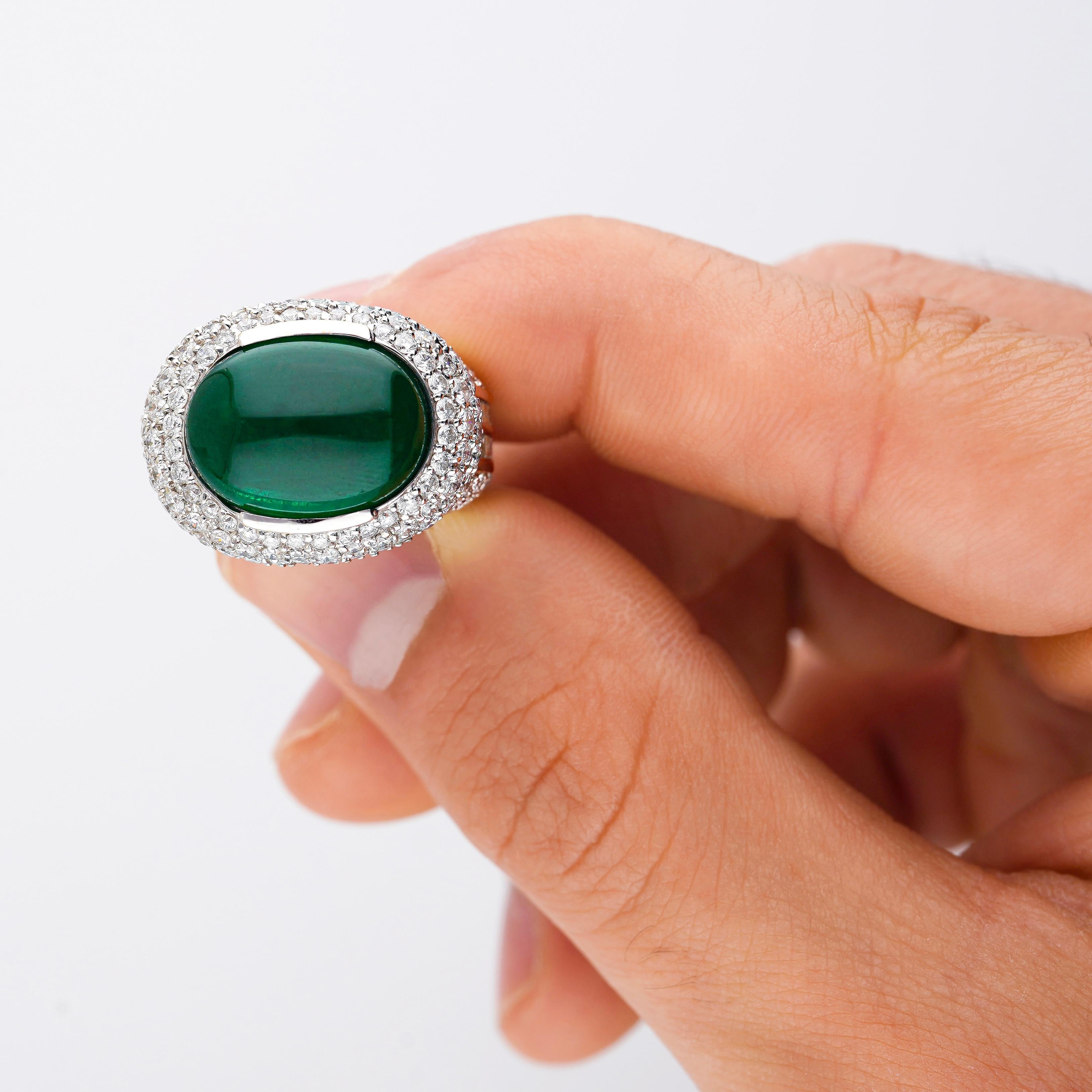 AGL Certified 10 Carat Cabochon Cut Minor Oil Emerald and Diamond Cluster Ring (Bague à grappes d'émeraudes et de diamants) en vente 5