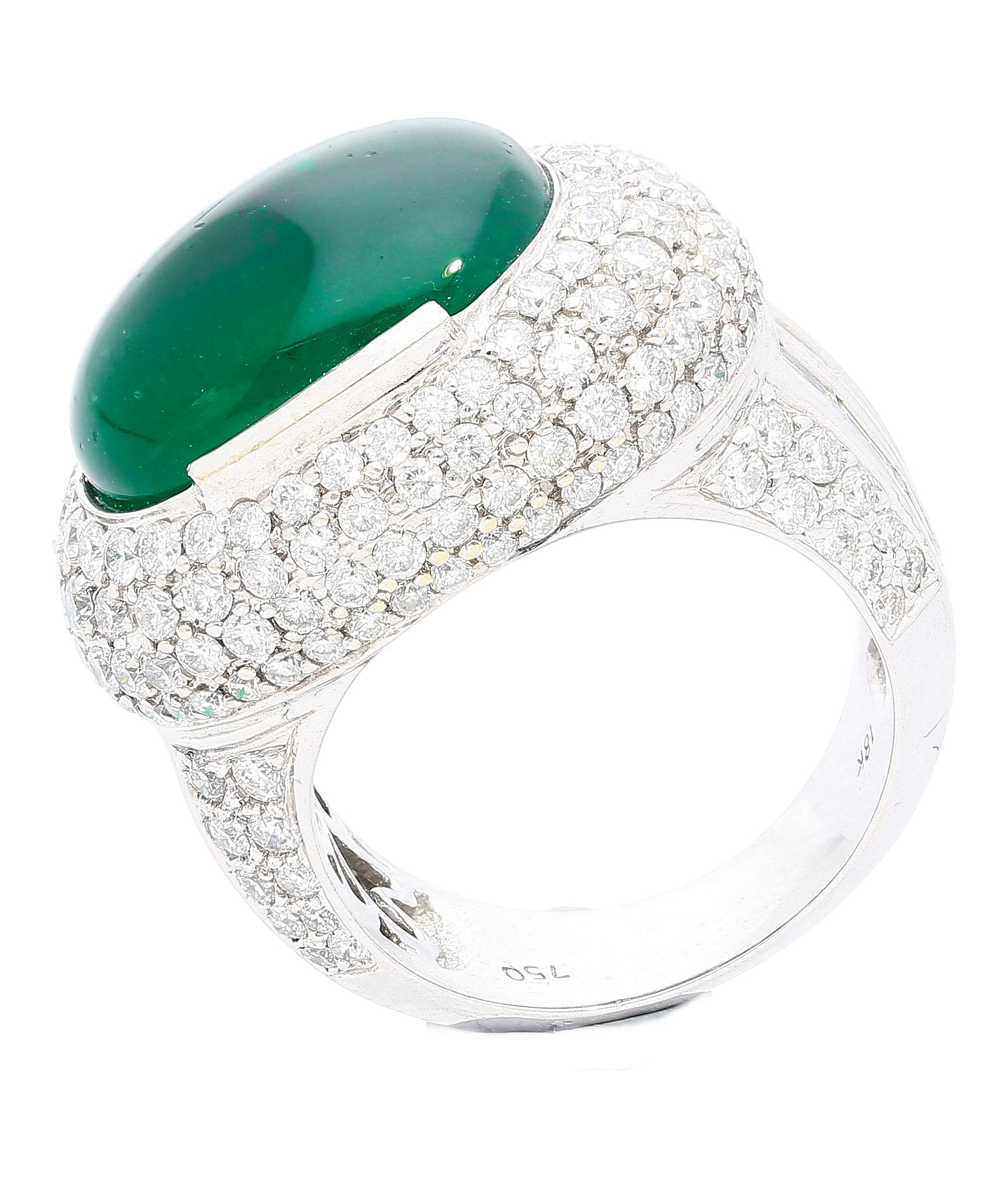 AGL Certified 10 Carat Cabochon Cut Minor Oil Emerald and Diamond Cluster Ring (Bague à grappes d'émeraudes et de diamants) en vente 2