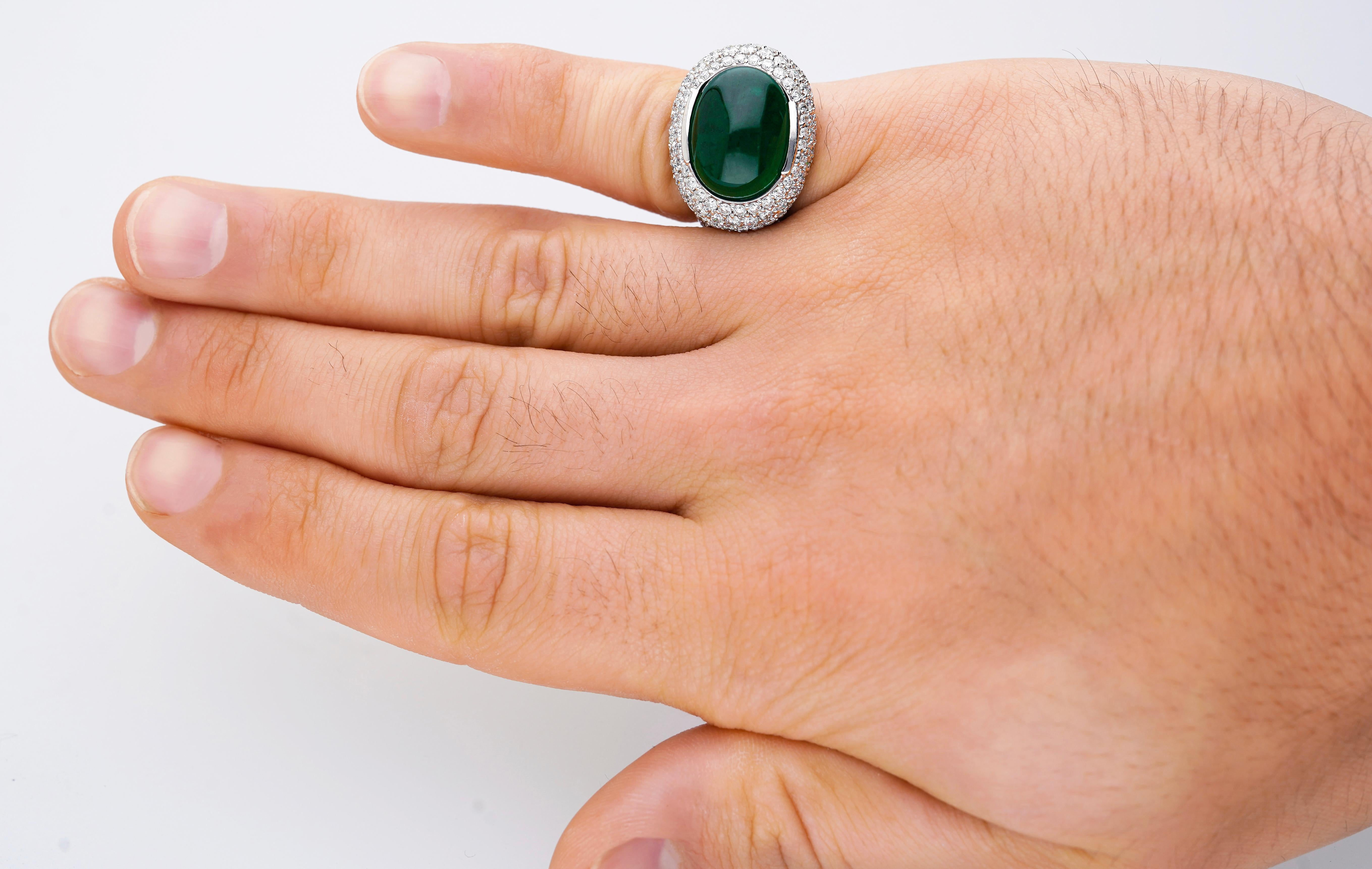 AGL Certified 10 Carat Cabochon Cut Minor Oil Emerald and Diamond Cluster Ring (Bague à grappes d'émeraudes et de diamants) en vente 3