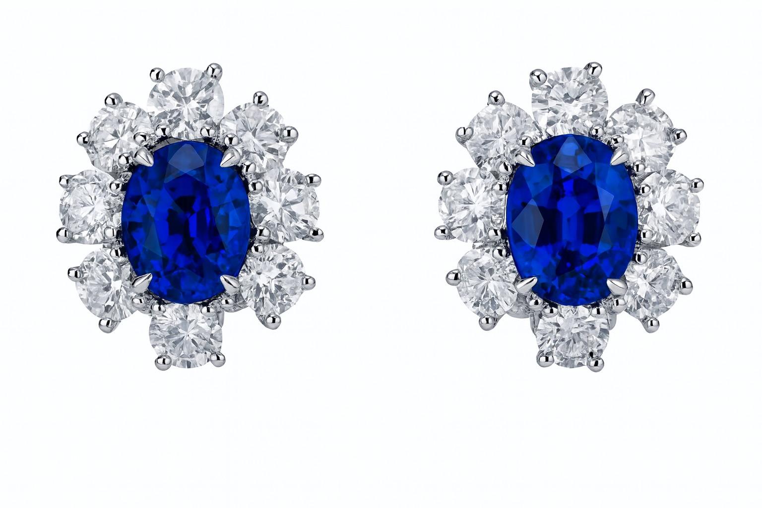 AGL-zertifizierte 10 Karat handgefertigte Platin Ceylon Saphir und Diamant  Ohrringe (Ovalschliff) im Angebot