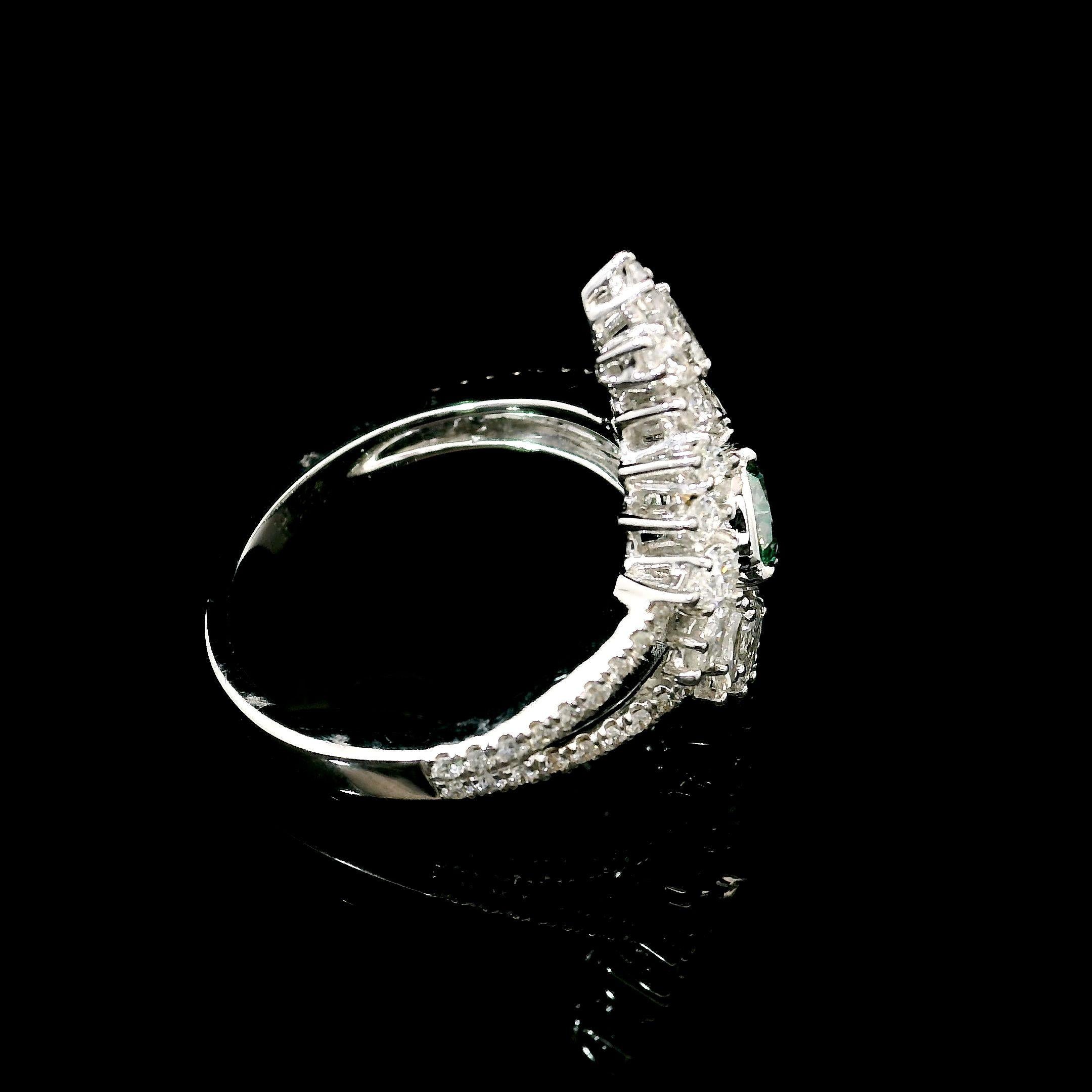 AGL Certified 1.00 Carat Fancy Green SI Clarity Diamond Ring For Sale 2