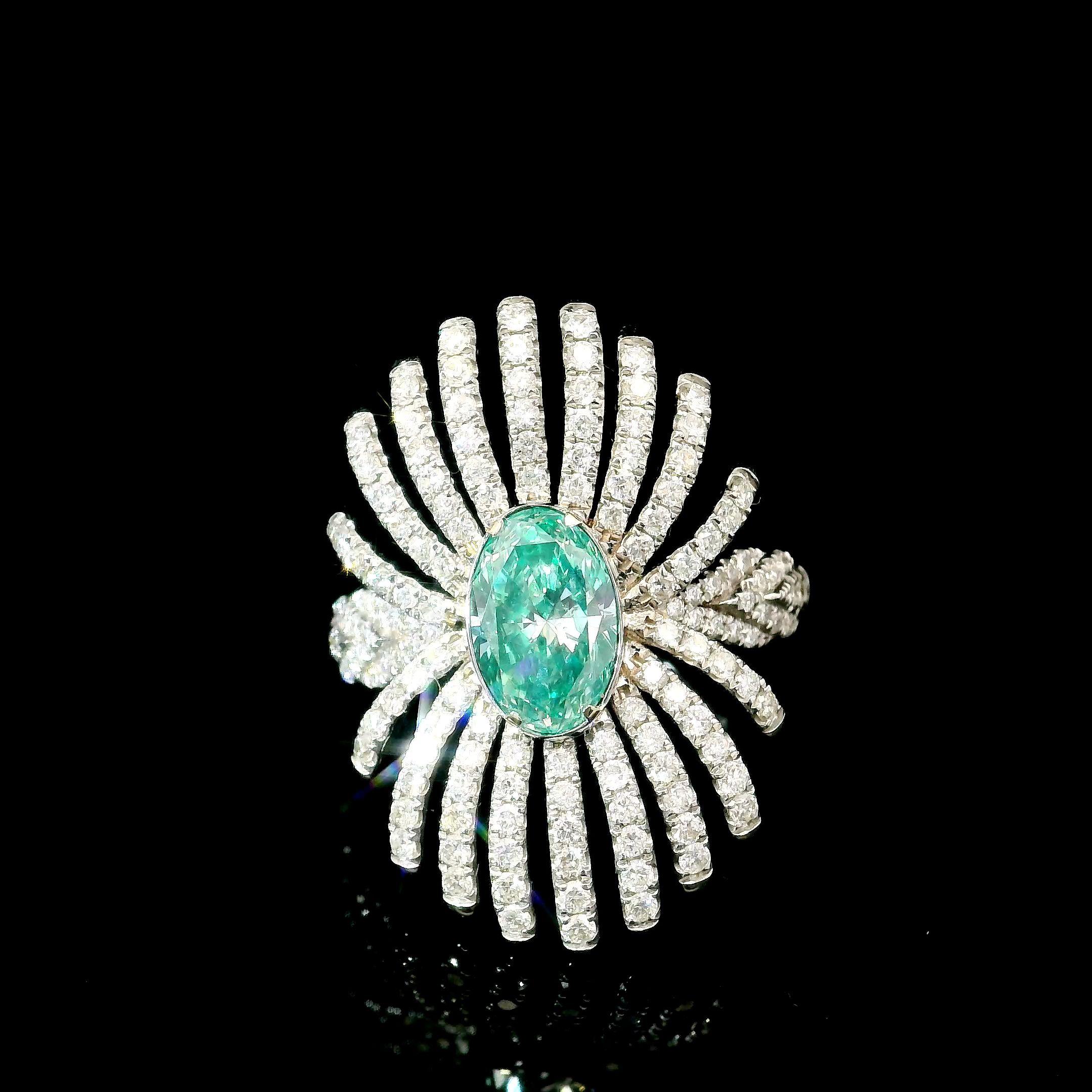 Anello in oro bianco 18 carati con diamanti
  
  Colore e caratura dell'oro: Oro bianco 18kt
  Peso: 5,266 grammi
  
  Imposta con...
  Tipo di pietra: Diamanti
  Forma: Ovale
  Carati: 1,00 ct
  Colore: Verde Fantasia
  Chiarezza: VS
  
  Pietre