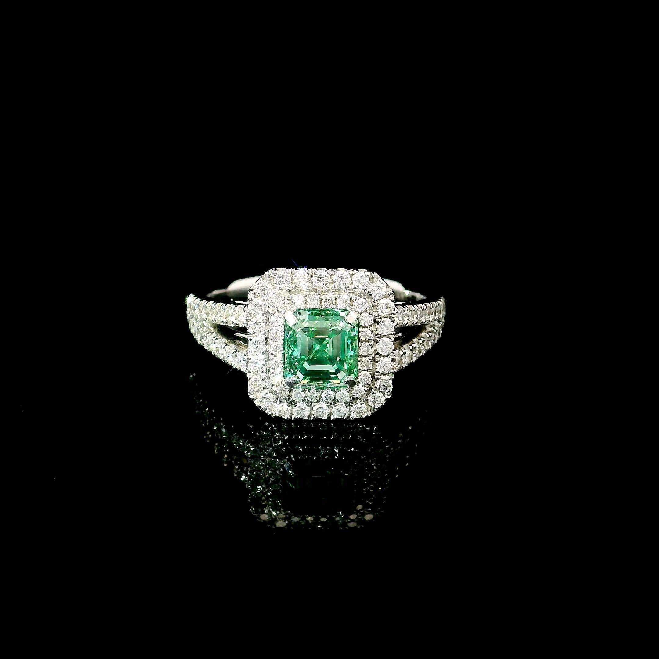 Anello in oro bianco 18 carati con diamanti
  
  Colore e caratura dell'oro: Oro bianco 18kt
  Peso: 4.883 grammi
  
  Imposta con...
  Tipo di pietra: Diamanti
  Forma: Smeraldo
  Carati: 1,00 ct
  Colore: Verde Fantasia
  Chiarezza: VS
  
  Pietre