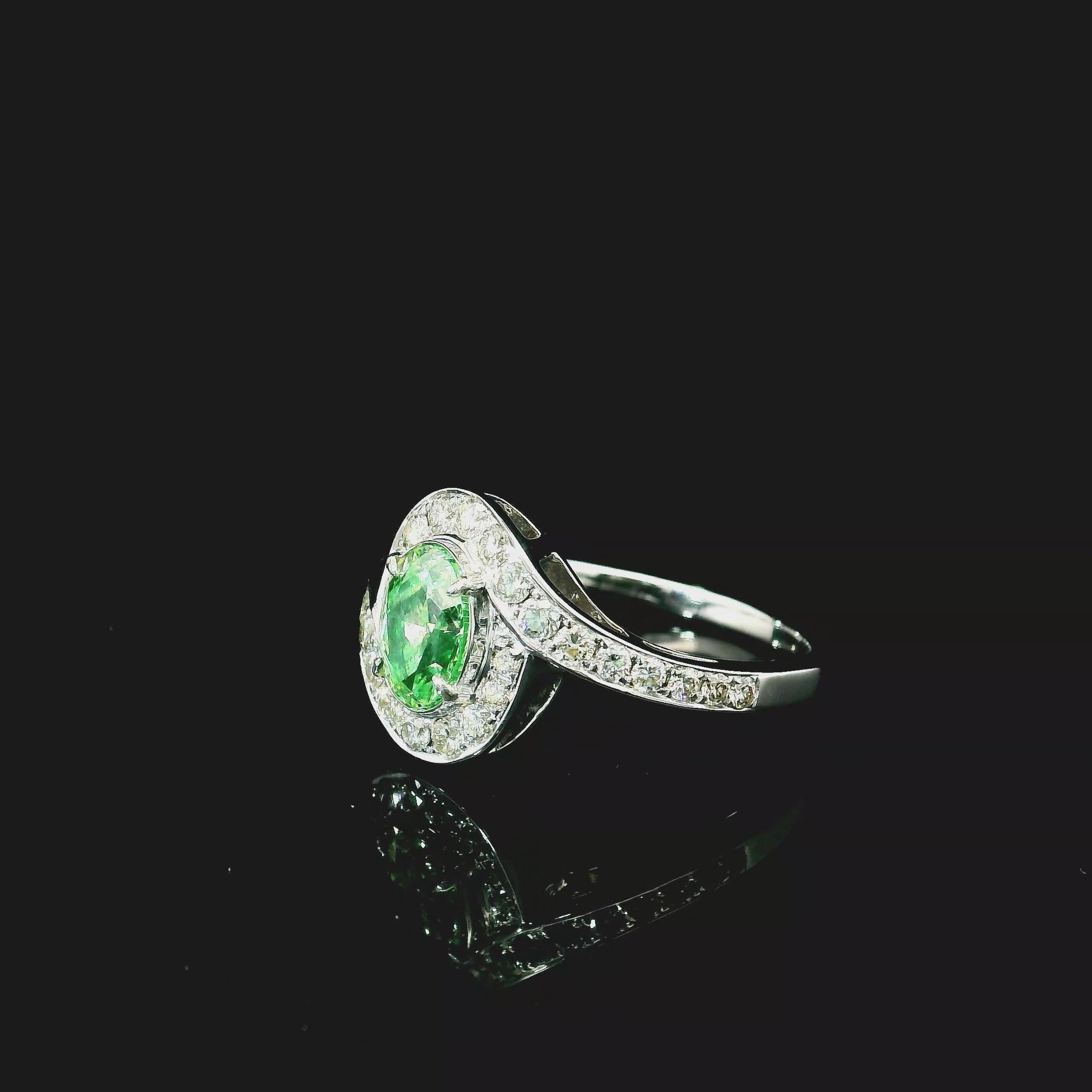 Anillo de diamantes verde fantasía de 1,00 quilates y claridad VS1 con certificación AGL en Nuevo estado para la venta en บางรัก, TH