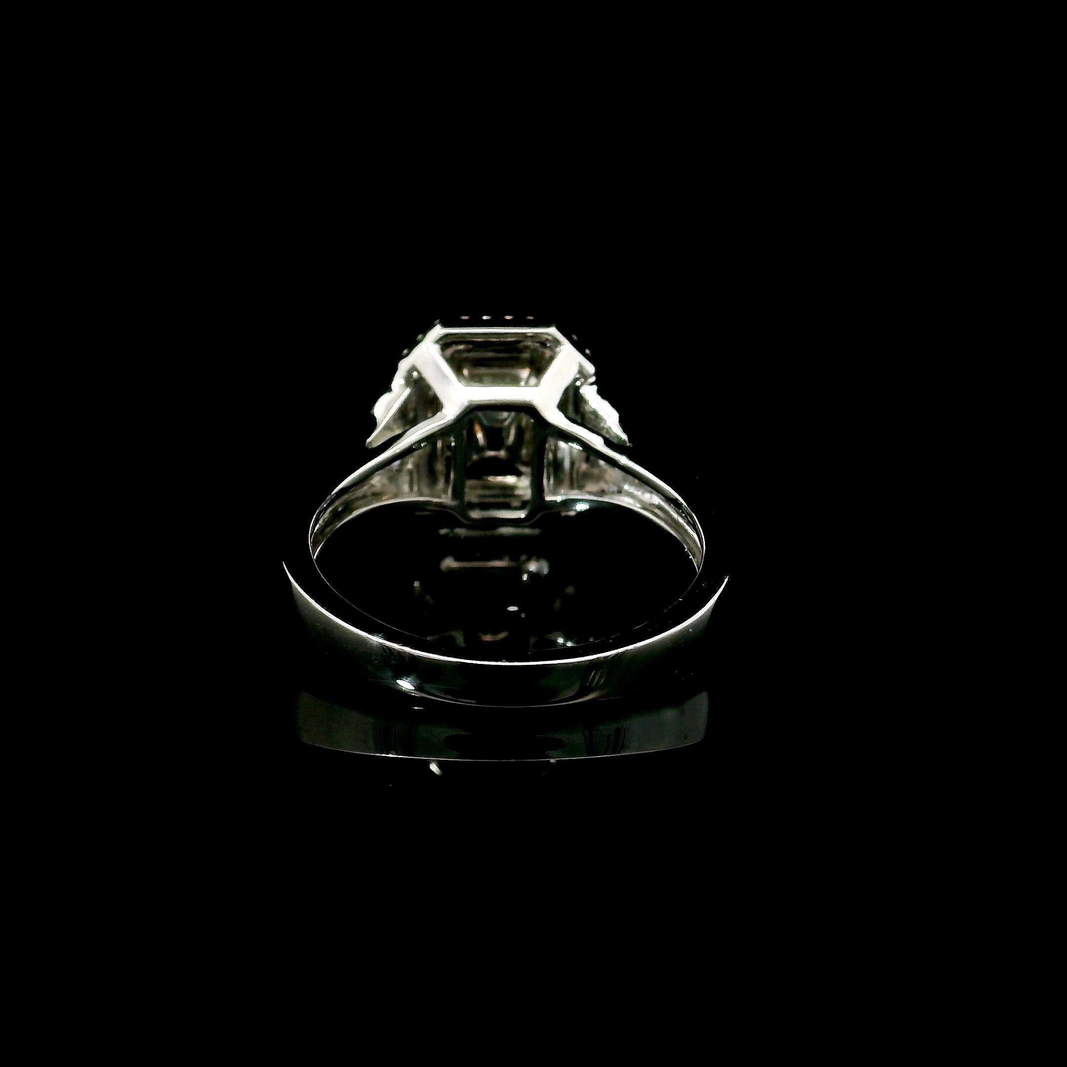 Women's or Men's AGL Certified 1.00 Carat Fancy Light Green VS Clarity Diamond Ring For Sale