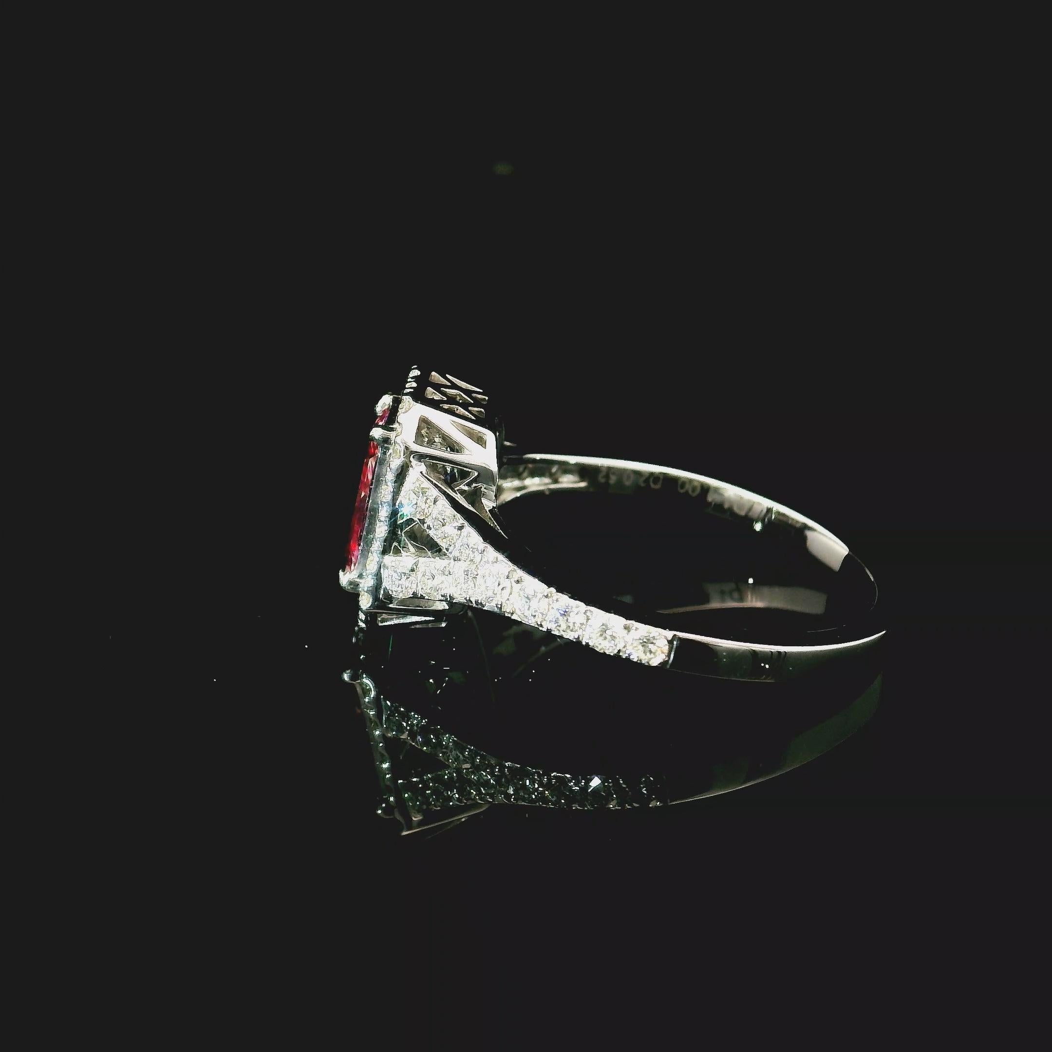 Anello con diamante certificato AGL da 1,00 carati Fancy Vivid Pink SI1 Clarity In condizioni Nuovo in vendita a บางรัก, TH