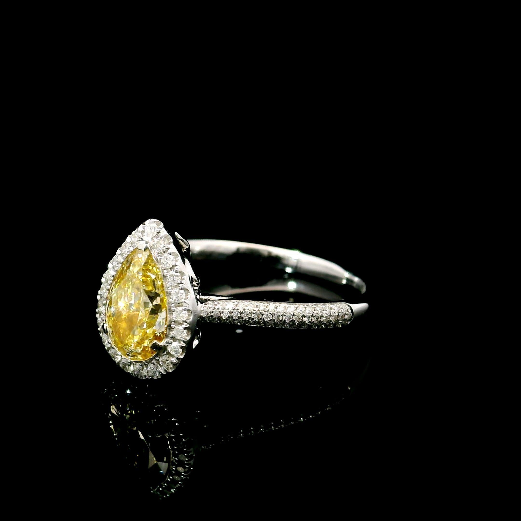 AGL Certified 1.00 Carat Fancy Yellow VS Clarity Diamond Ring In New Condition In บางรัก, TH