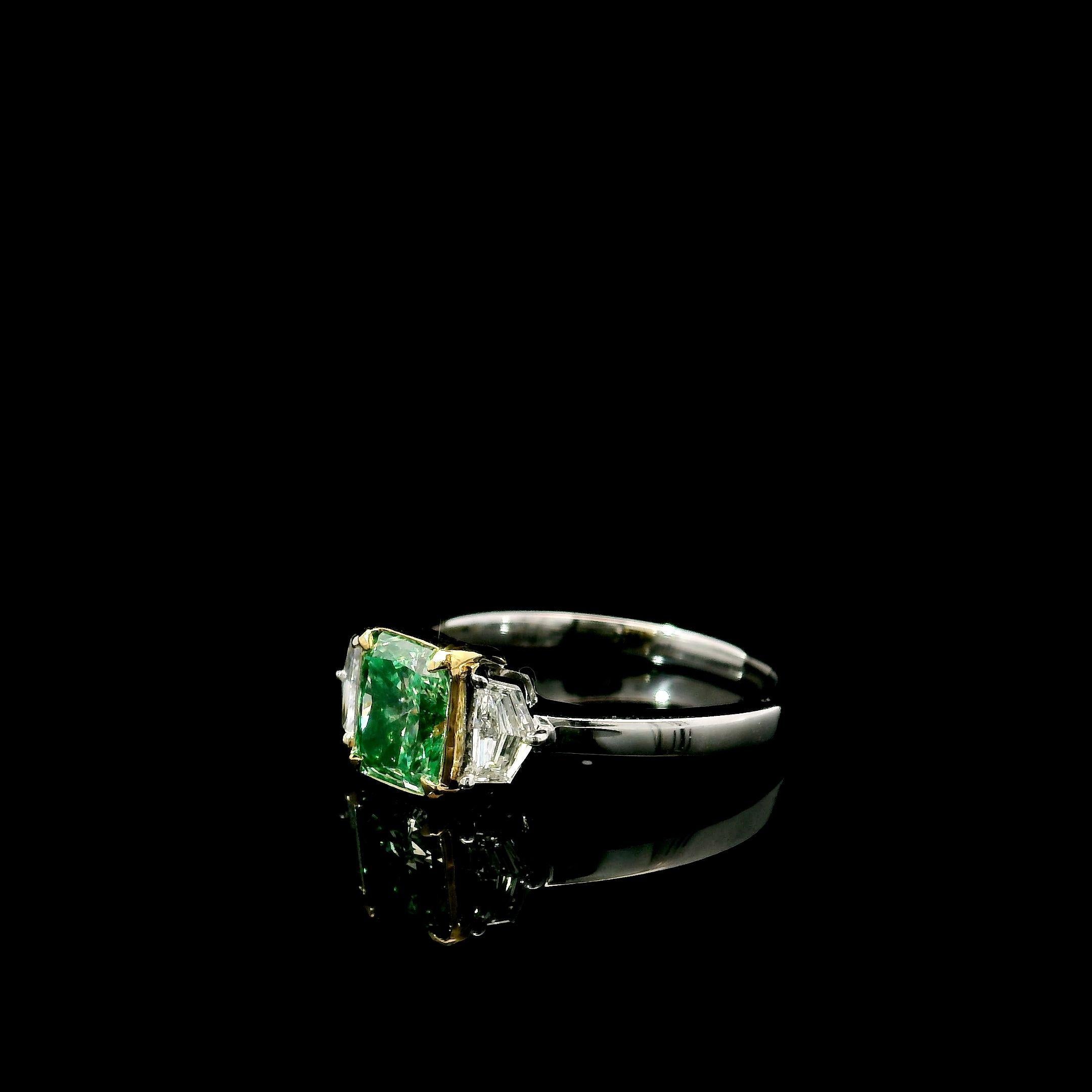 Bague avec diamant vert fantaisie certifié AGL de 1.01 carat de pureté VS Neuf - En vente à บางรัก, TH