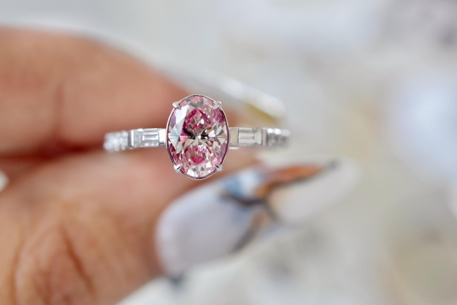 Women's AGL Certified 1.01 Carat Fancy Pink Diamond Ring VS Clarity For Sale
