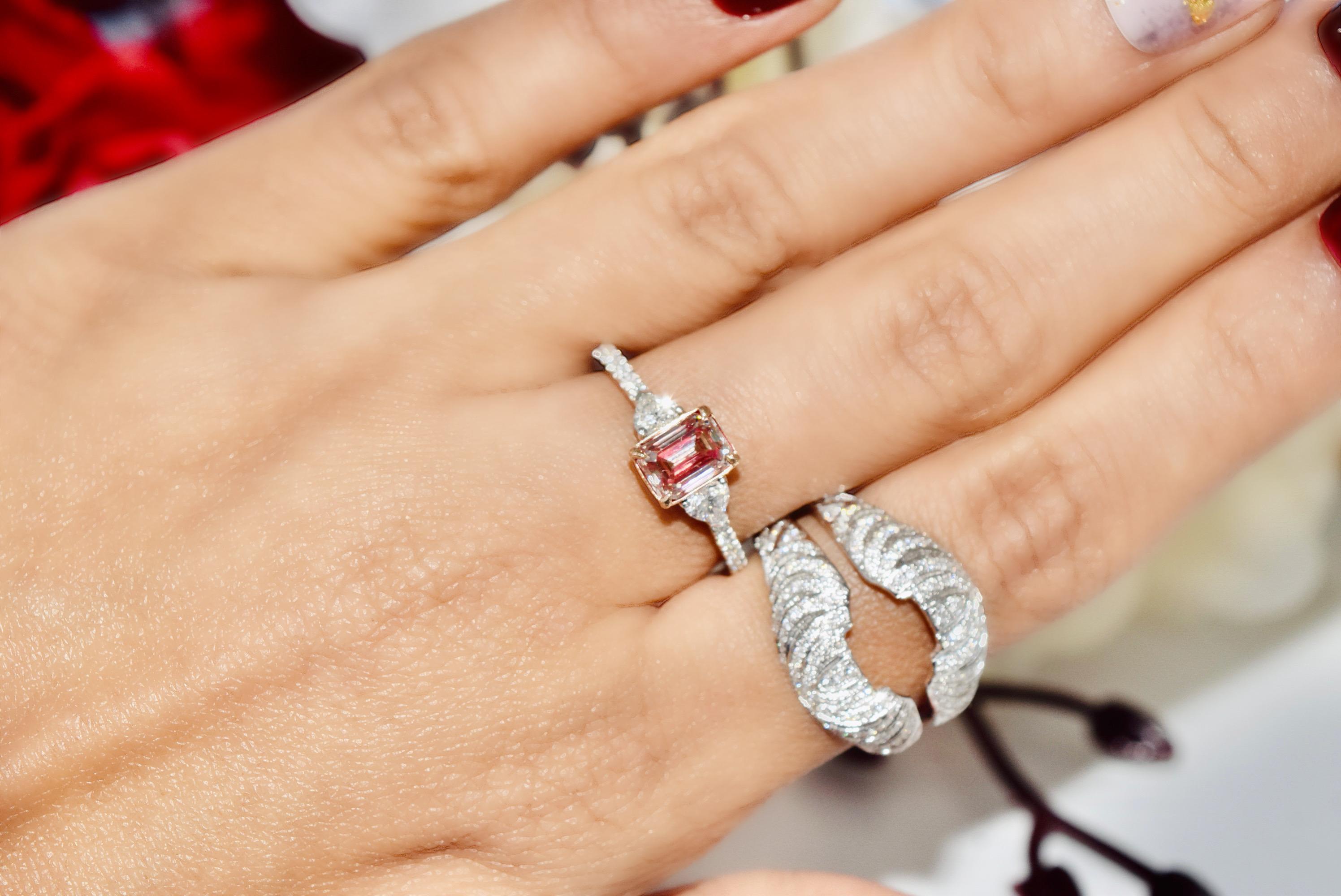 Anillo de diamantes con certificado AGL de 1.01 quilates de color rosa fantasía y claridad VS en venta 5
