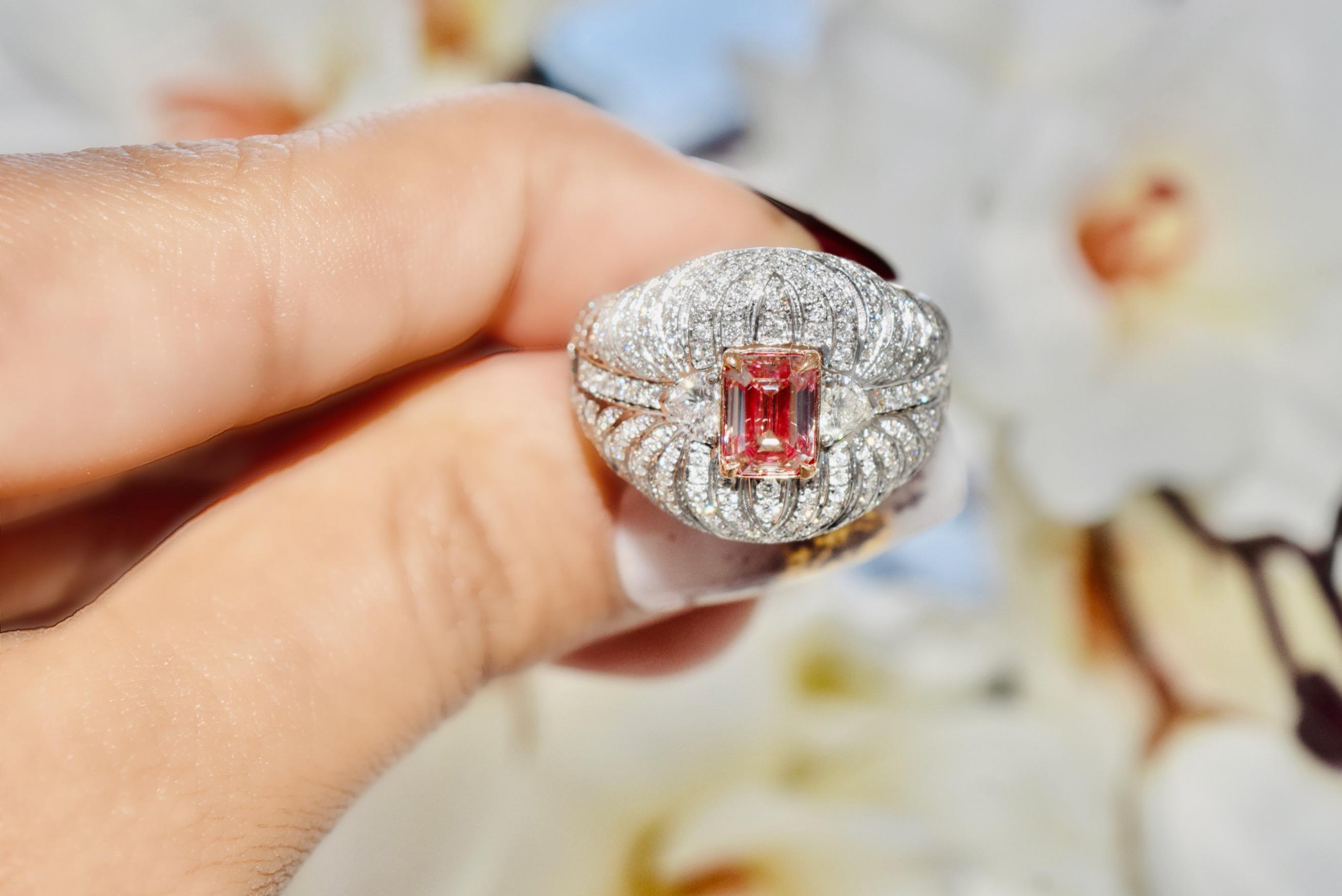 Anillo de diamantes con certificado AGL de 1.01 quilates de color rosa fantasía y claridad VS en venta 7