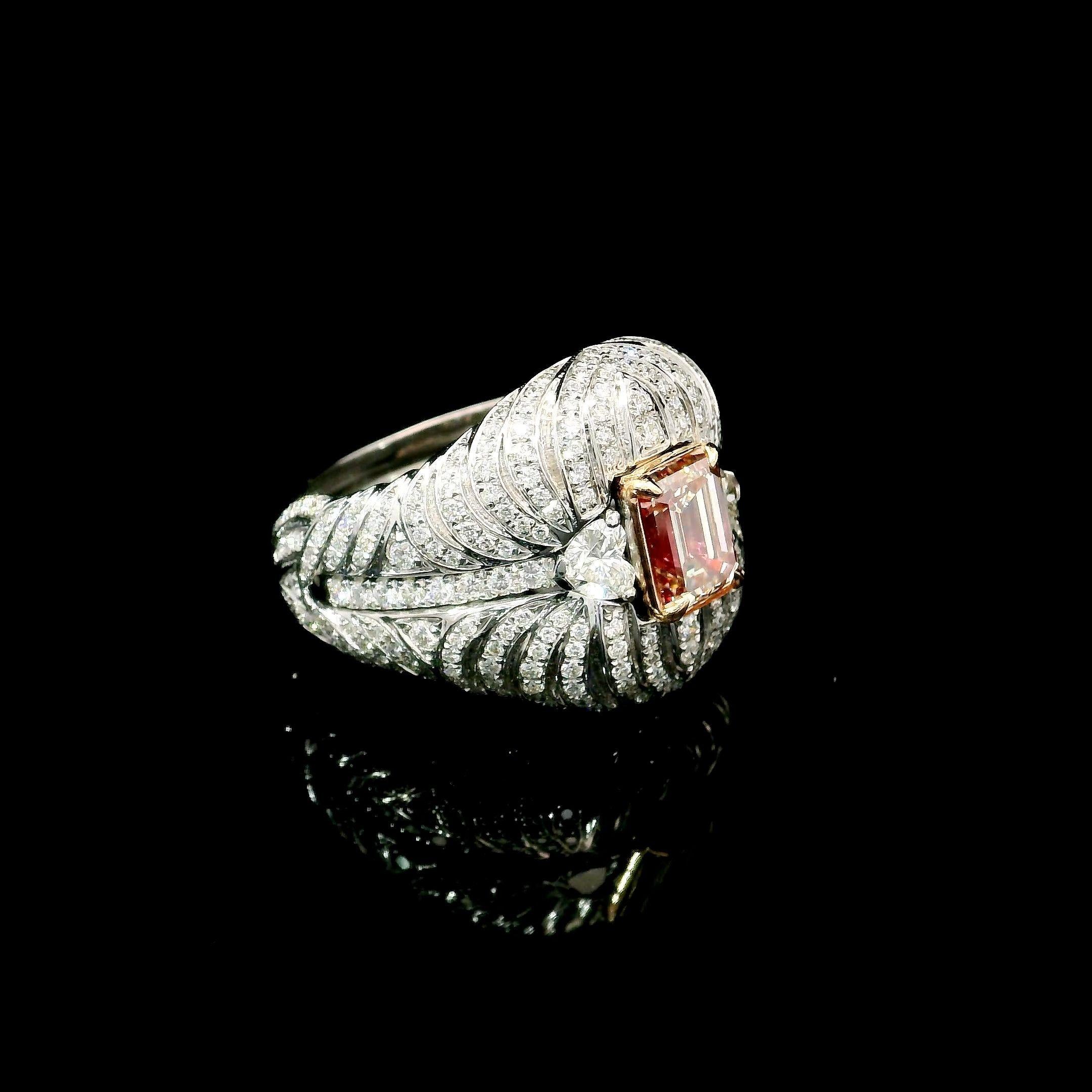 Anillo de diamantes con certificado AGL de 1.01 quilates de color rosa fantasía y claridad VS Corte esmeralda en venta