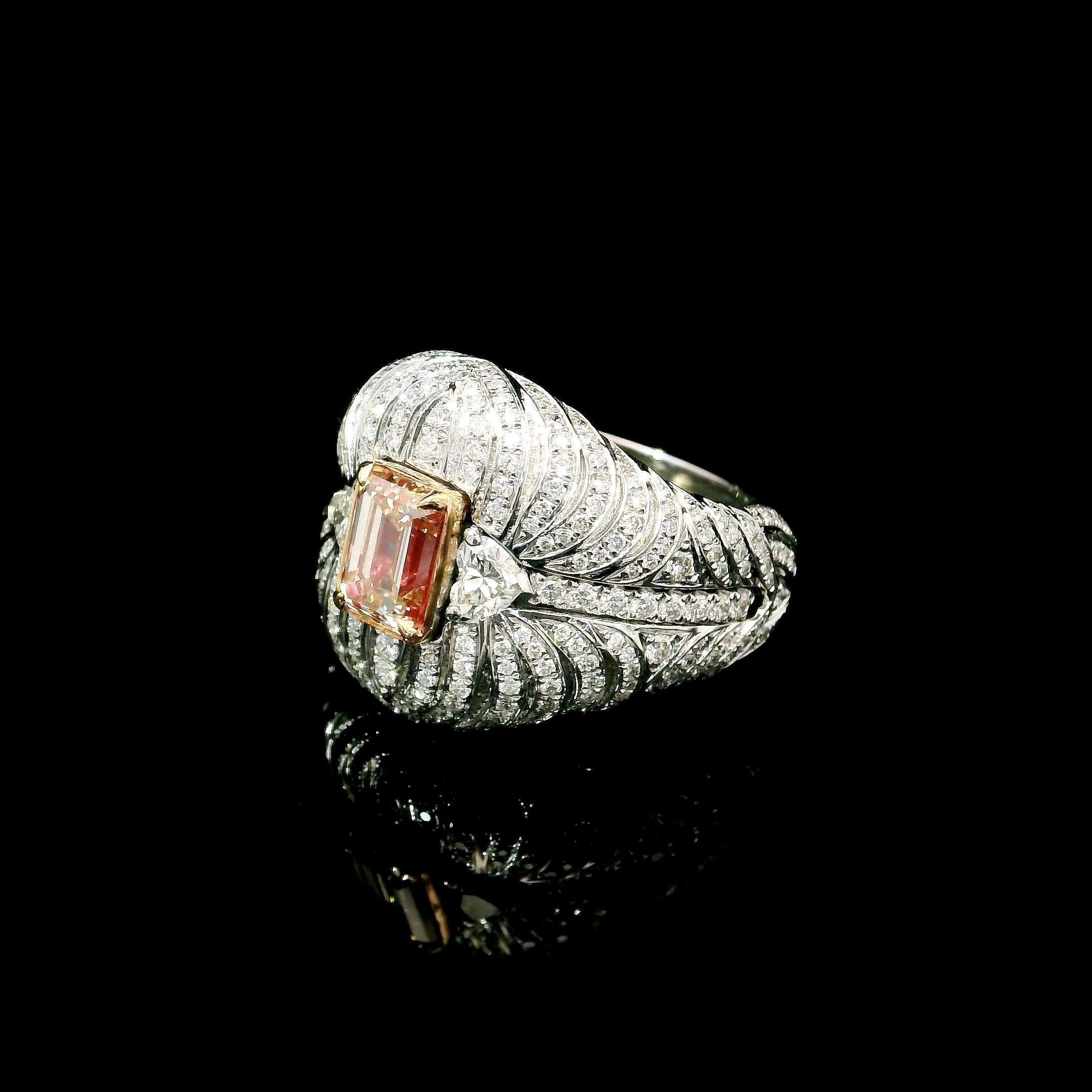 Anillo de diamantes con certificado AGL de 1.01 quilates de color rosa fantasía y claridad VS en Nuevo estado para la venta en บางรัก, TH