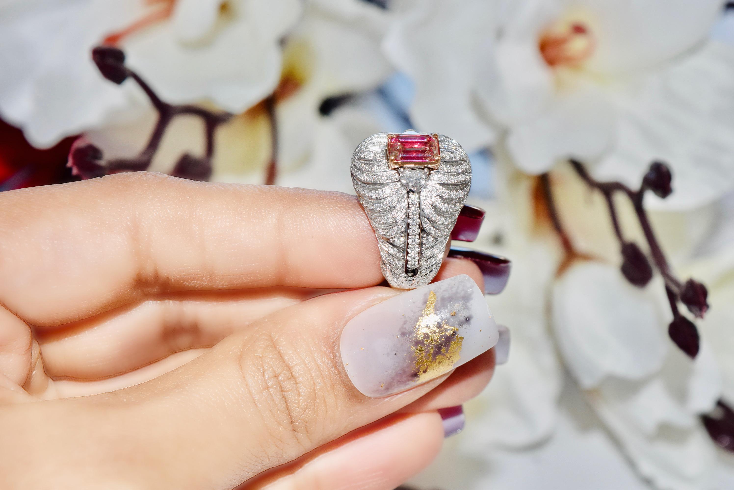 Anillo de diamantes con certificado AGL de 1.01 quilates de color rosa fantasía y claridad VS en venta 4