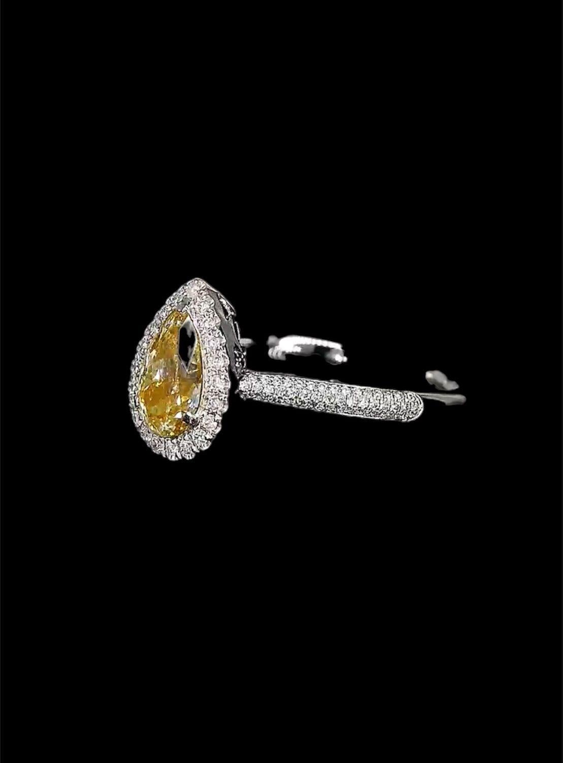 AGL Certified 1.01 Carat Fancy Yellow Diamond Ring VS Clarity For Sale 4