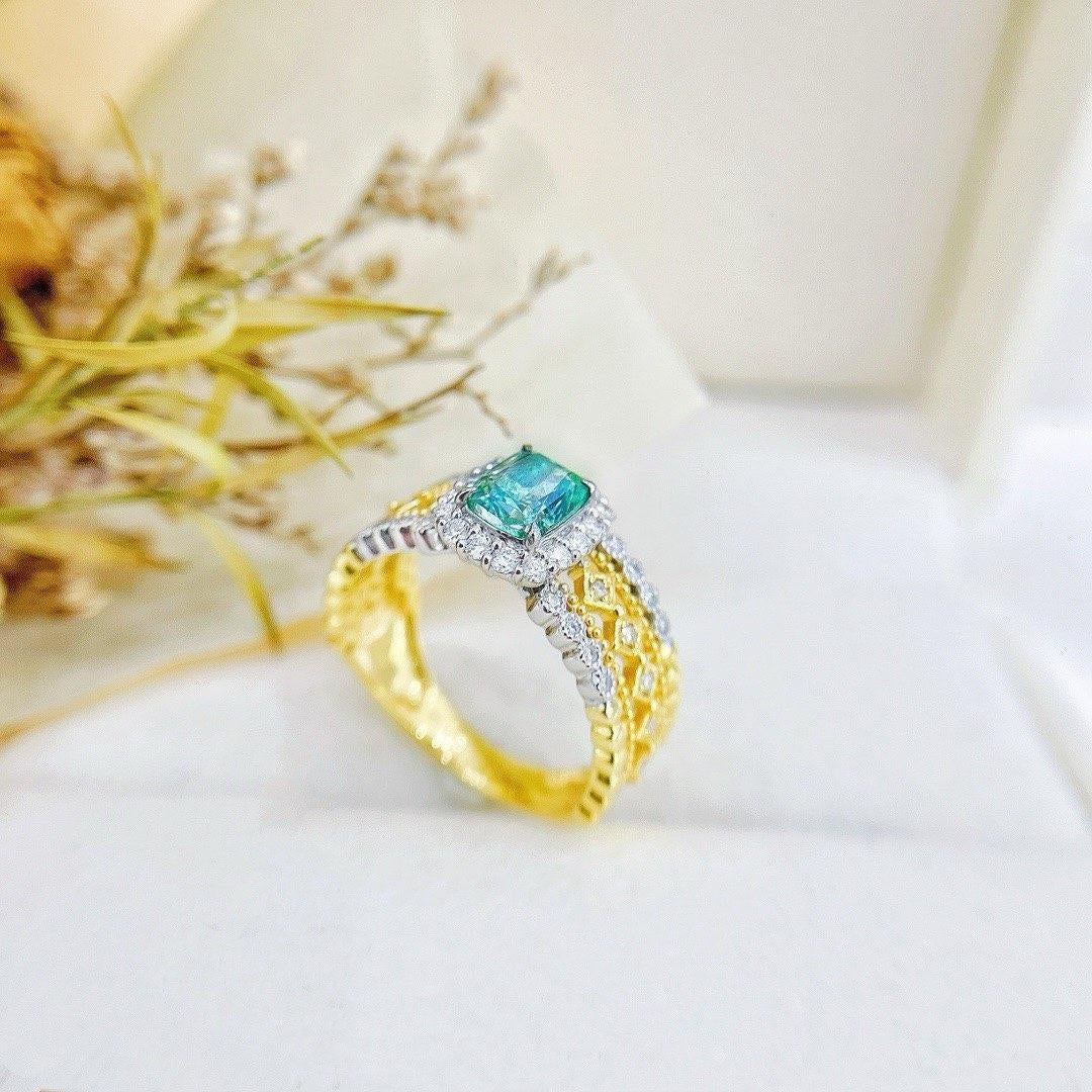 Bague en or jaune 18 carats avec diamants verts certifiés AGL 1,01 ct VS Unisexe en vente