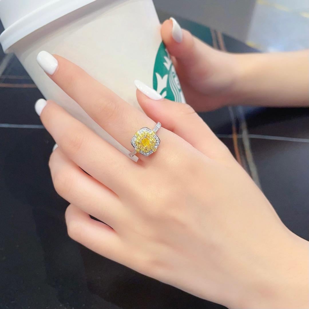 da uomo o donna Anello con diamanti in oro bianco 18 carati certificato AGL con 1,01 CT di diamanti gialli in vendita