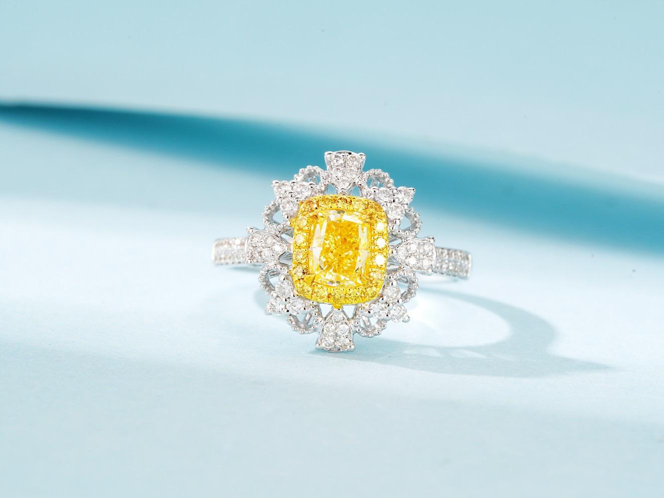 Women's or Men's AGL Certified 1.01 CT Yellow Diamond Lace Ring with Diamonds For Sale