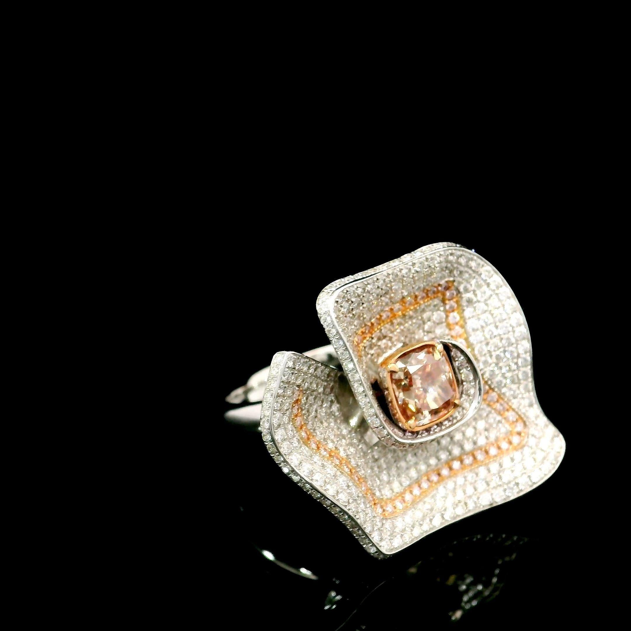 Anillo de diamantes con certificado AGL de 1.02 quilates de color rosa fantasía y claridad SI Corte cojín en venta