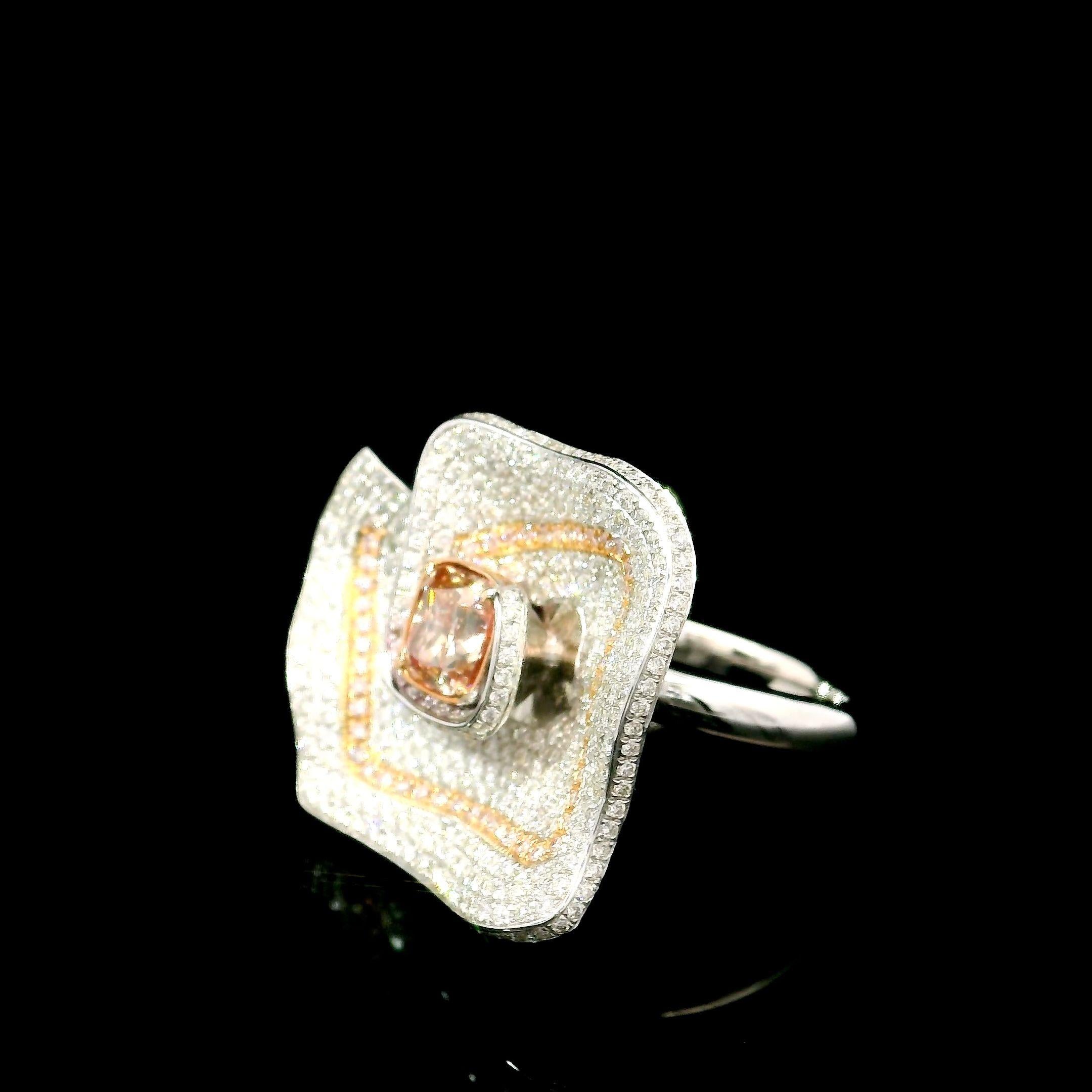 Anillo de diamantes con certificado AGL de 1.02 quilates de color rosa fantasía y claridad SI en Nuevo estado para la venta en บางรัก, TH