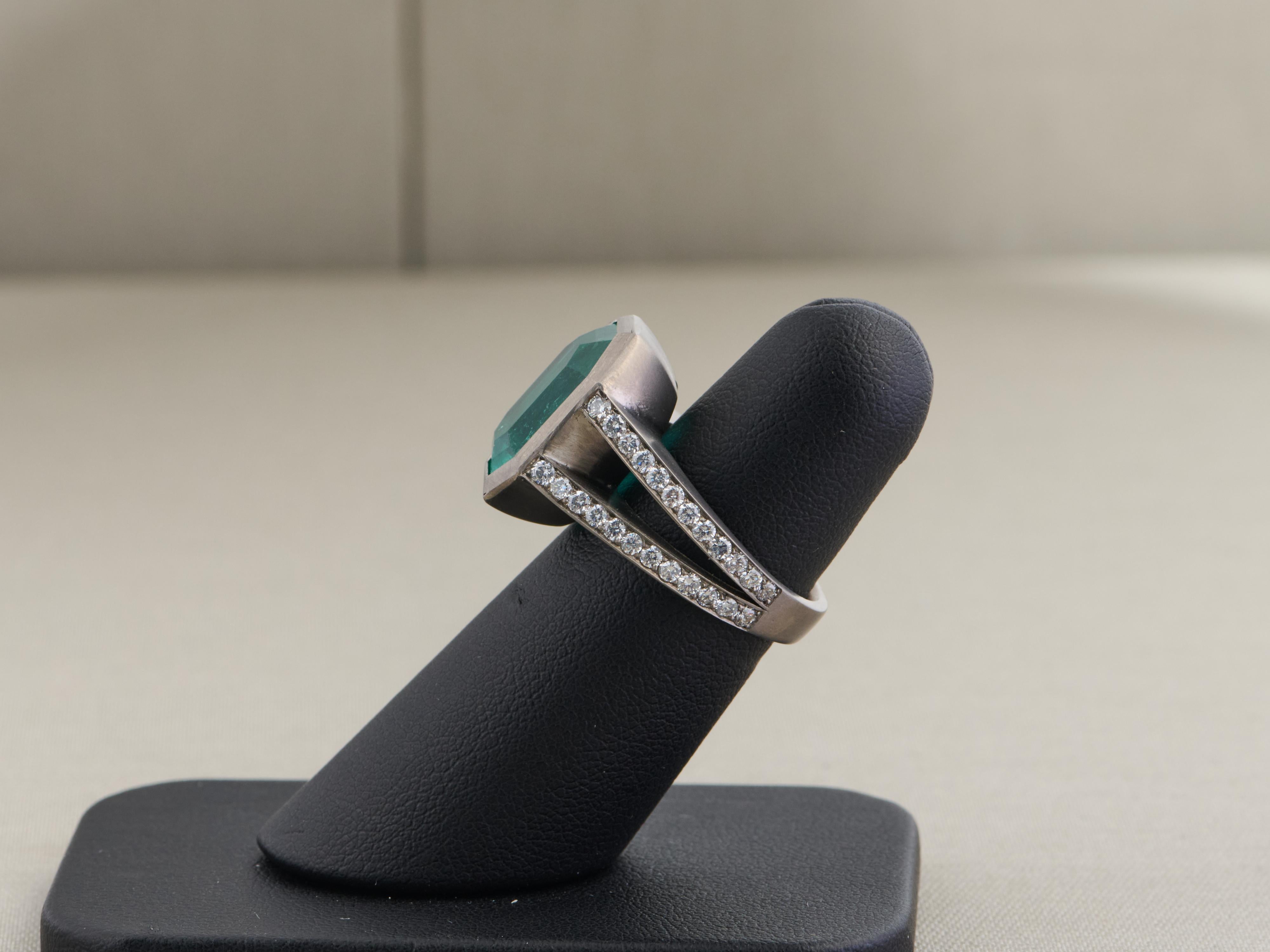 Anello con smeraldo colombiano e diamante certificato AGL da 10,25 carati in titanio In condizioni Nuovo in vendita a Miami Beach, FL