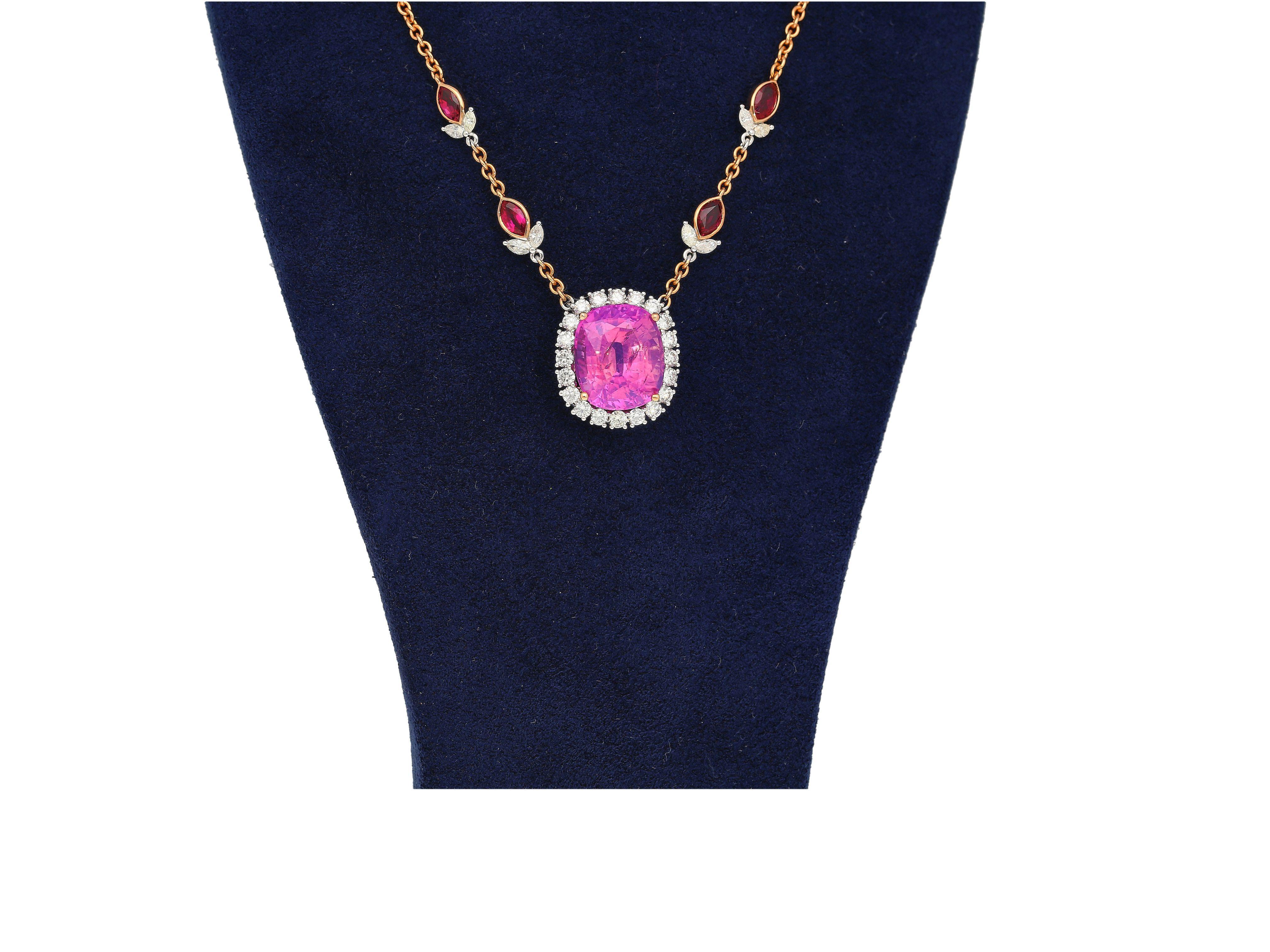 De las mujeres Collar de zafiro rosa, rubí y diamantes, talla cojín, certificado AGL de 10,26 quilates en venta