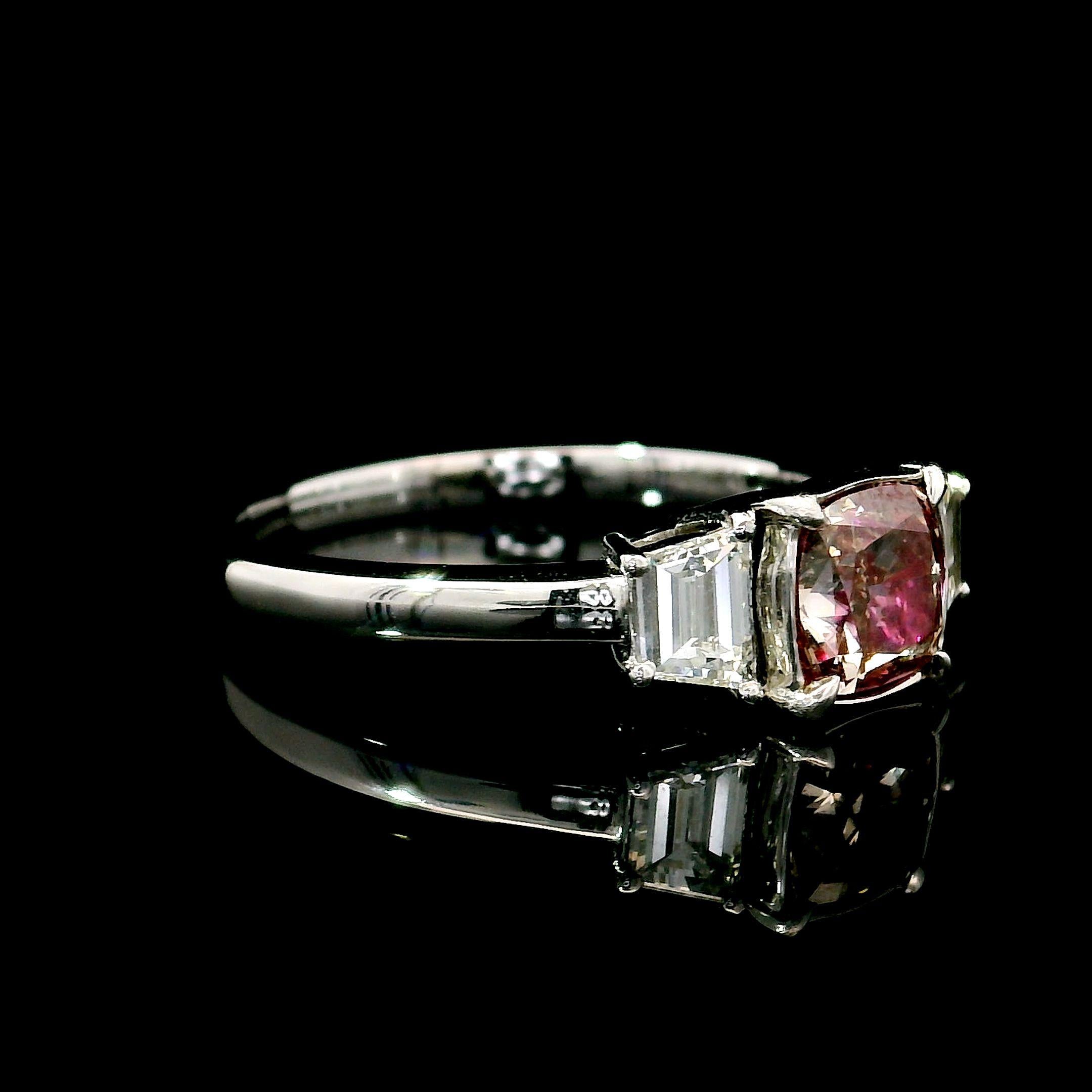 AGL-zertifizierter 1.03 Karat Fancy Pink VS Reinheit Diamantring mit Reinheit (Kissenschliff) im Angebot