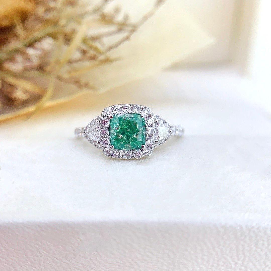AGL Certified 1.03 CT VS Green Diamond 18K Gold Three-Stone Ring with Diamonds

1 Cushion-Cut Green Diamond - 1.03 CT
AGL Certification

Diamonds - 0.51 CT
18K Gold - 3.62 GM