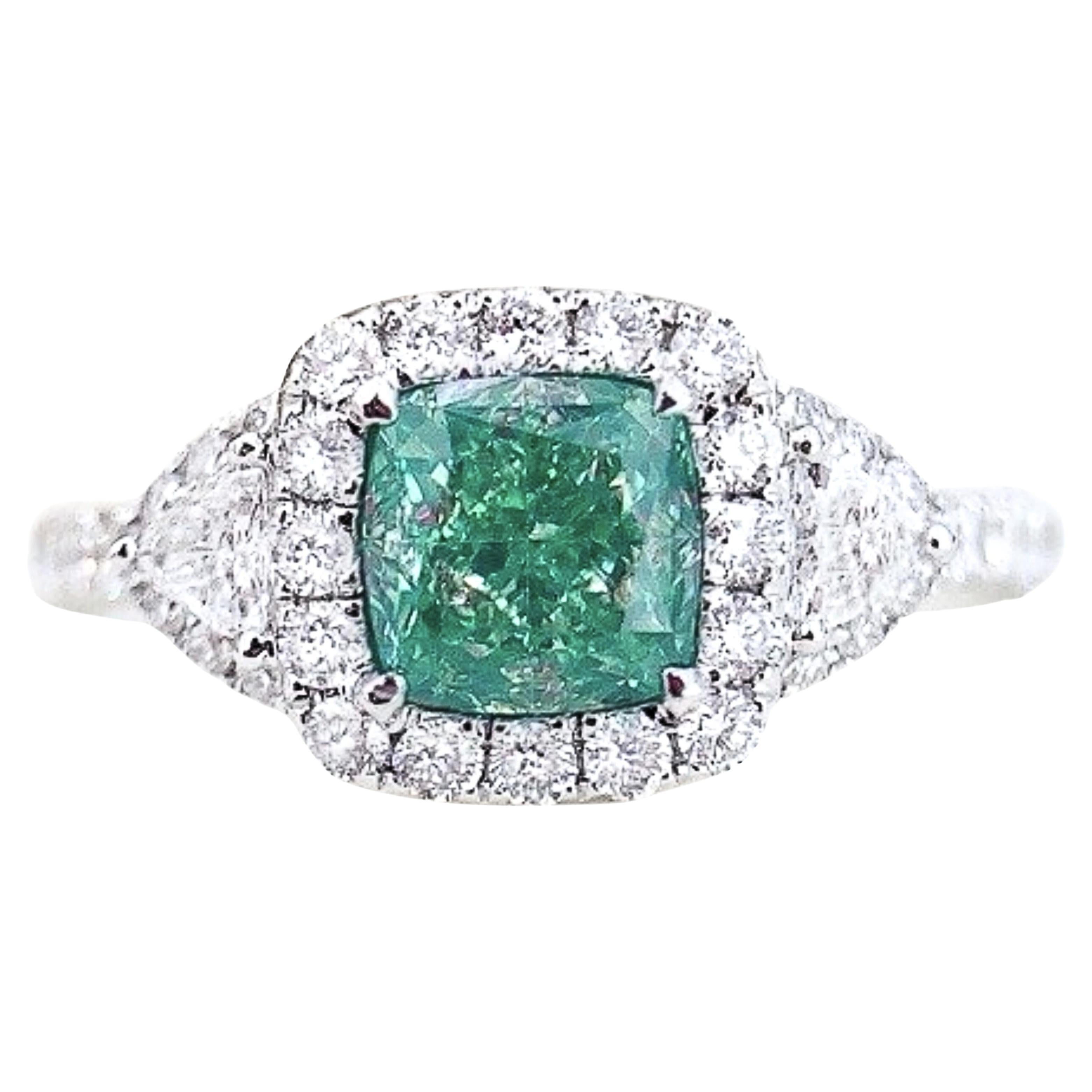 AGL Certified 1,03 CT VS Diamante verde Anillo de oro de 18 quilates de tres piedras con diamantes