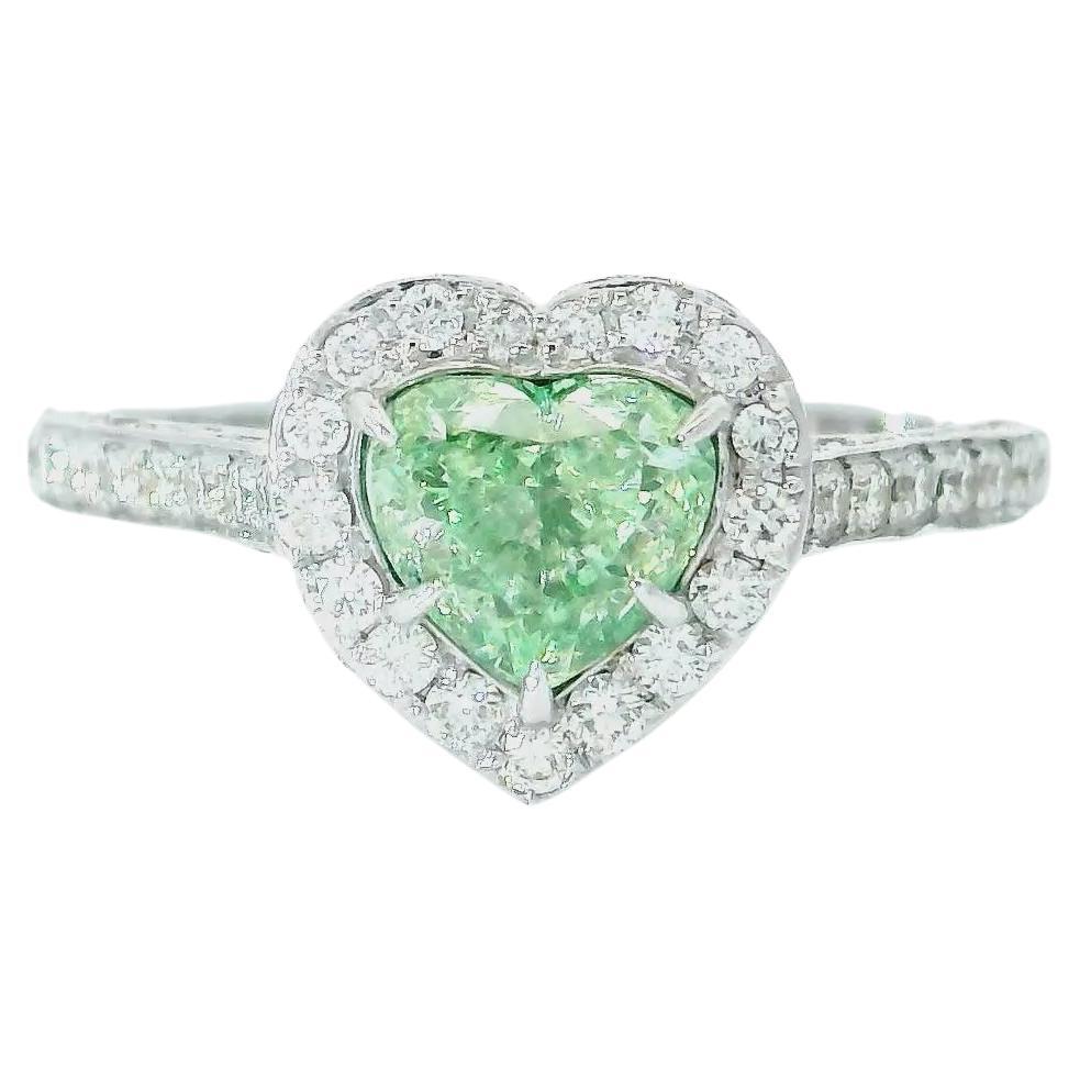 Anillo de diamantes con certificado AGL de 1.04 quilates de color verde fantasía y claridad VS en venta