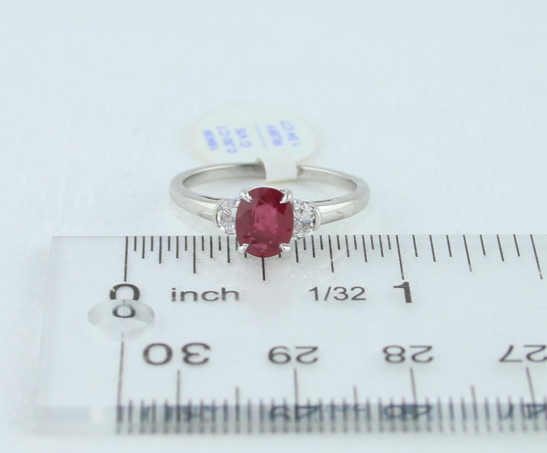 AGL Certified 1.04 Carat Oval Ruby Diamond Gold Ring For Sale 2