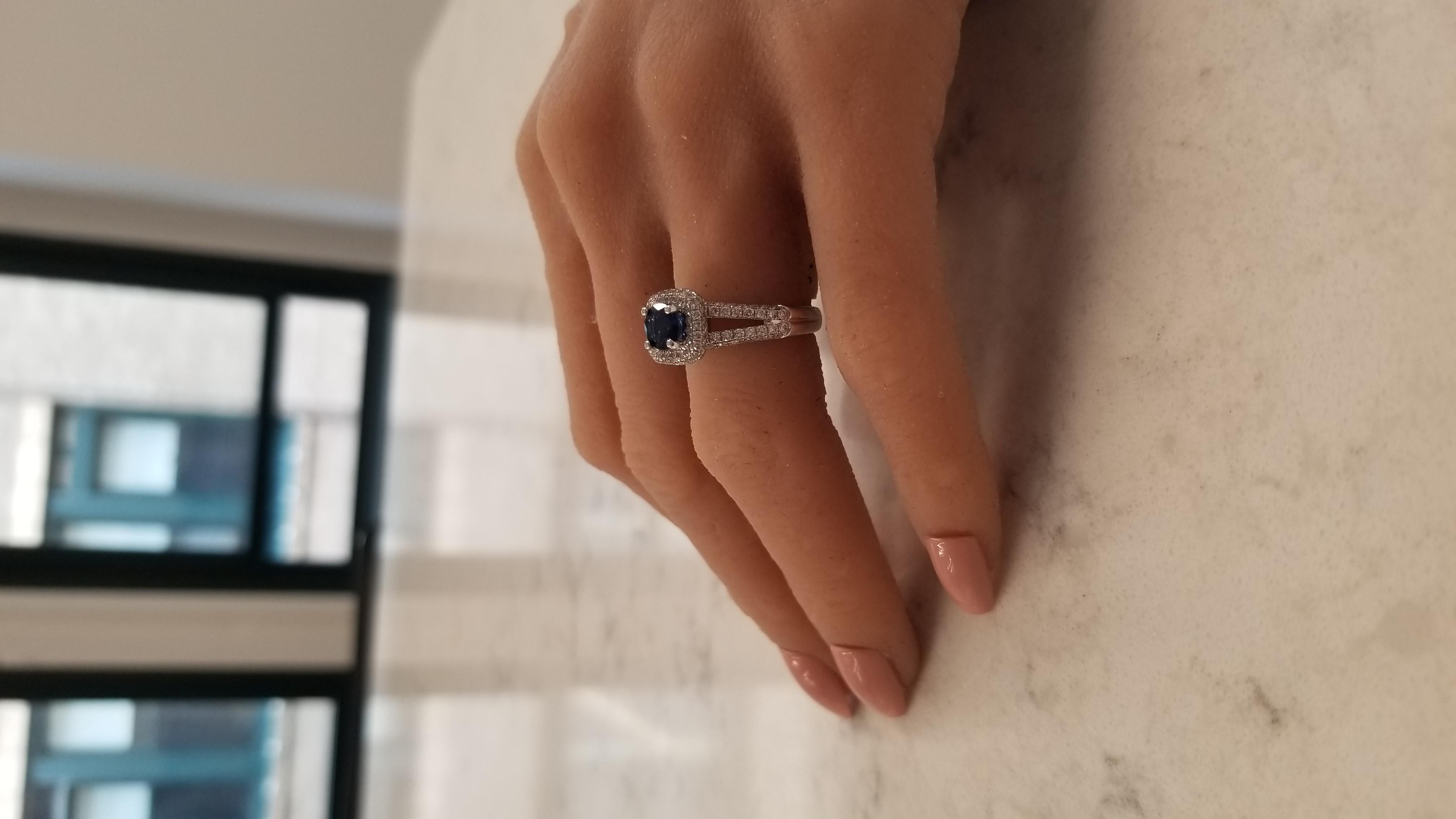 AGL Certified 1.06 Carat Blue Sapphire & Diamond White Gold Ring In New Condition In Chicago, IL