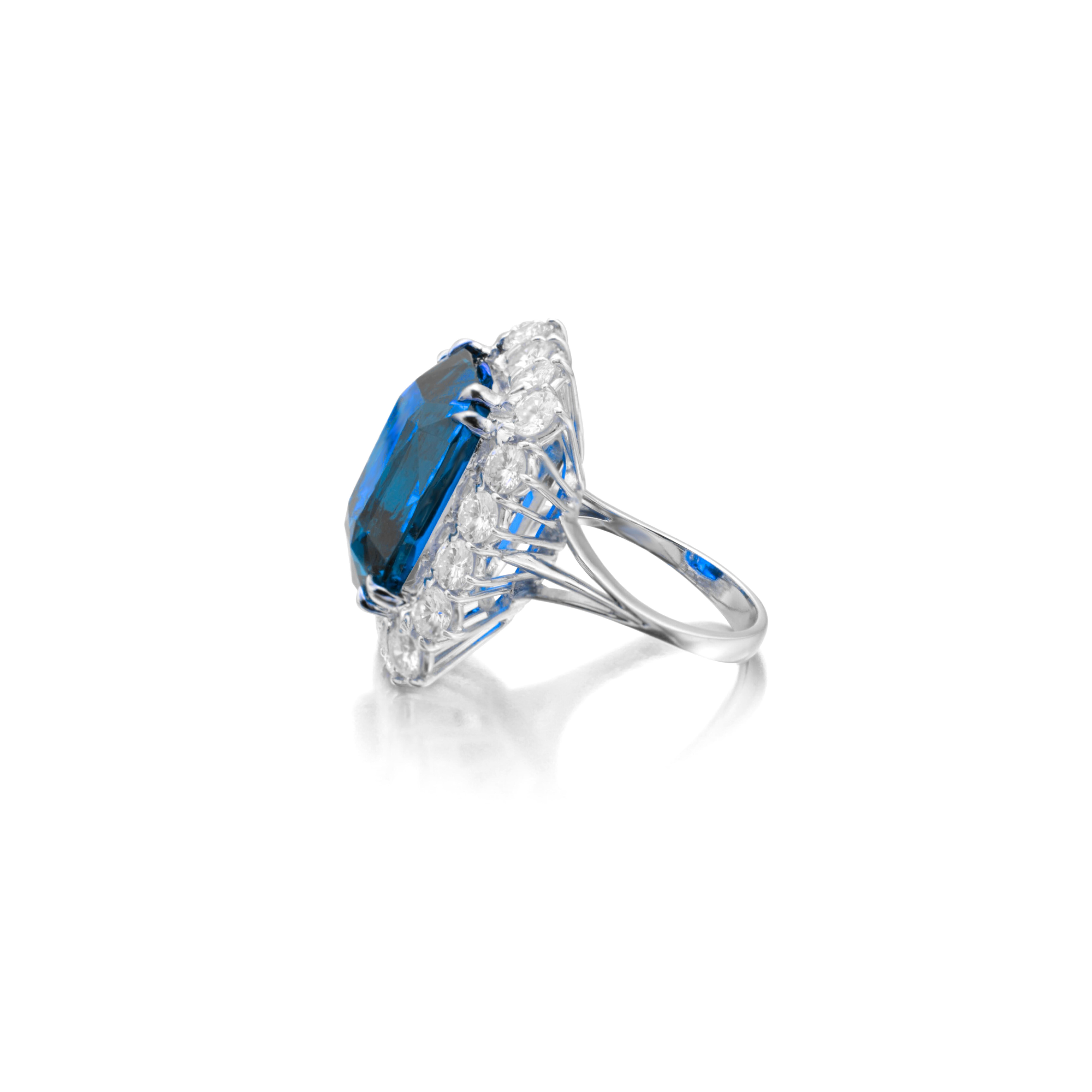 Contemporain AGL Certified 10.64 Carat Ceylon Sapphire Diamond Platinum Ring en vente