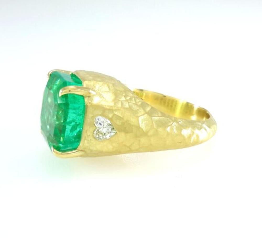 Art déco Bague en émeraude colombienne certifiée AGL de 10,68 carats et diamant en forme de cœur en vente