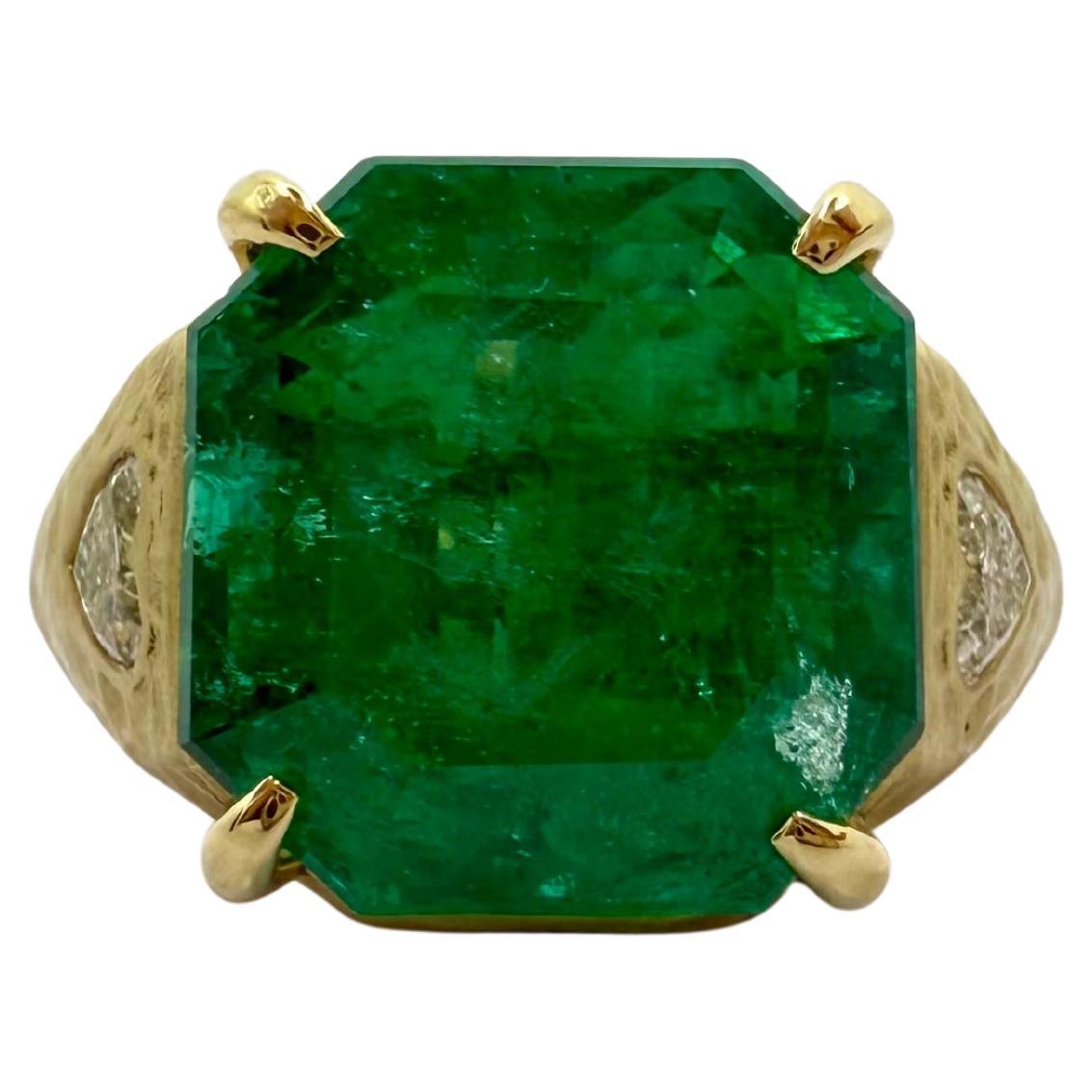 Bague en émeraude colombienne certifiée AGL de 10,68 carats et diamant en forme de cœur en vente
