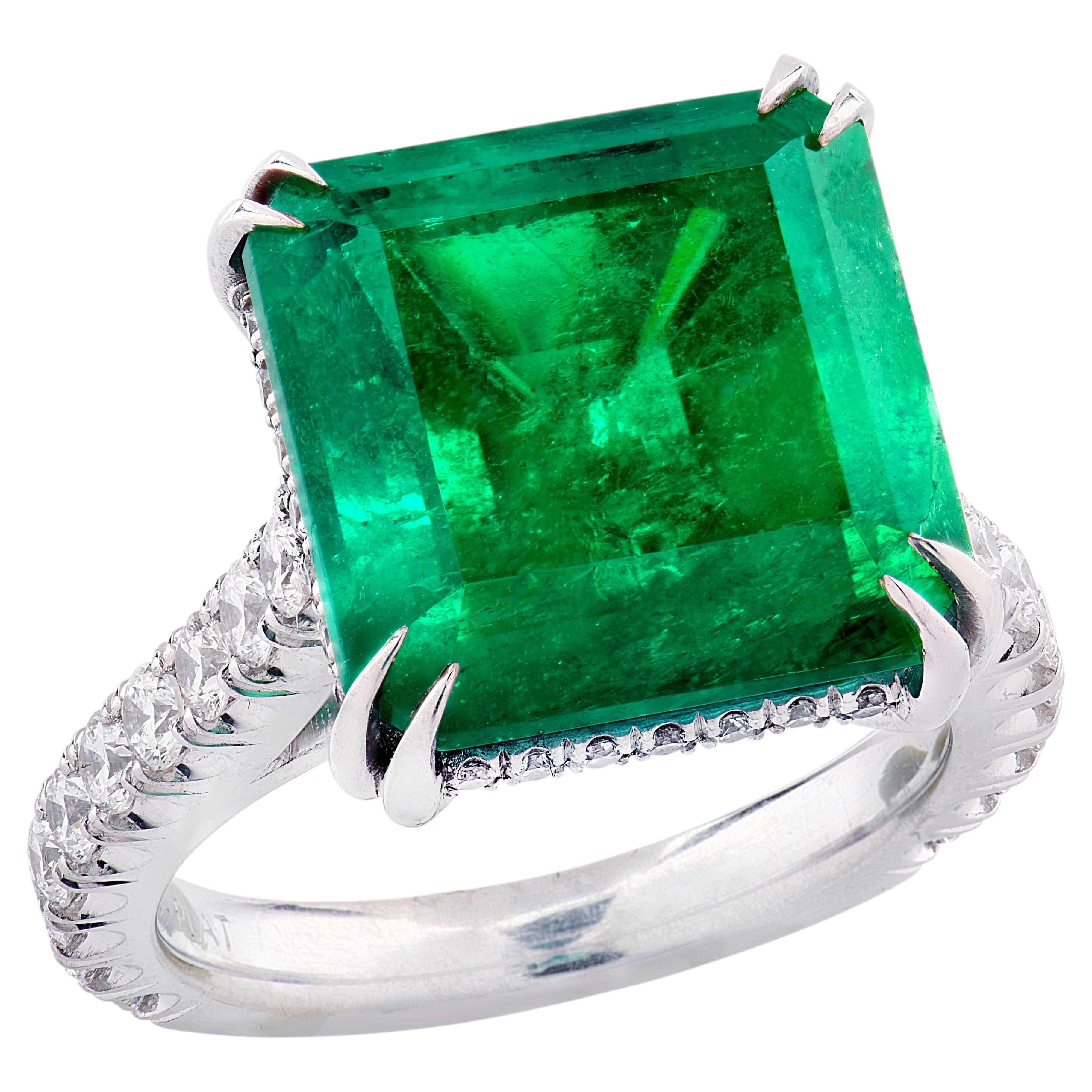 Bague en émeraude colombienne de 10.92 carats certifiée AGL en vente