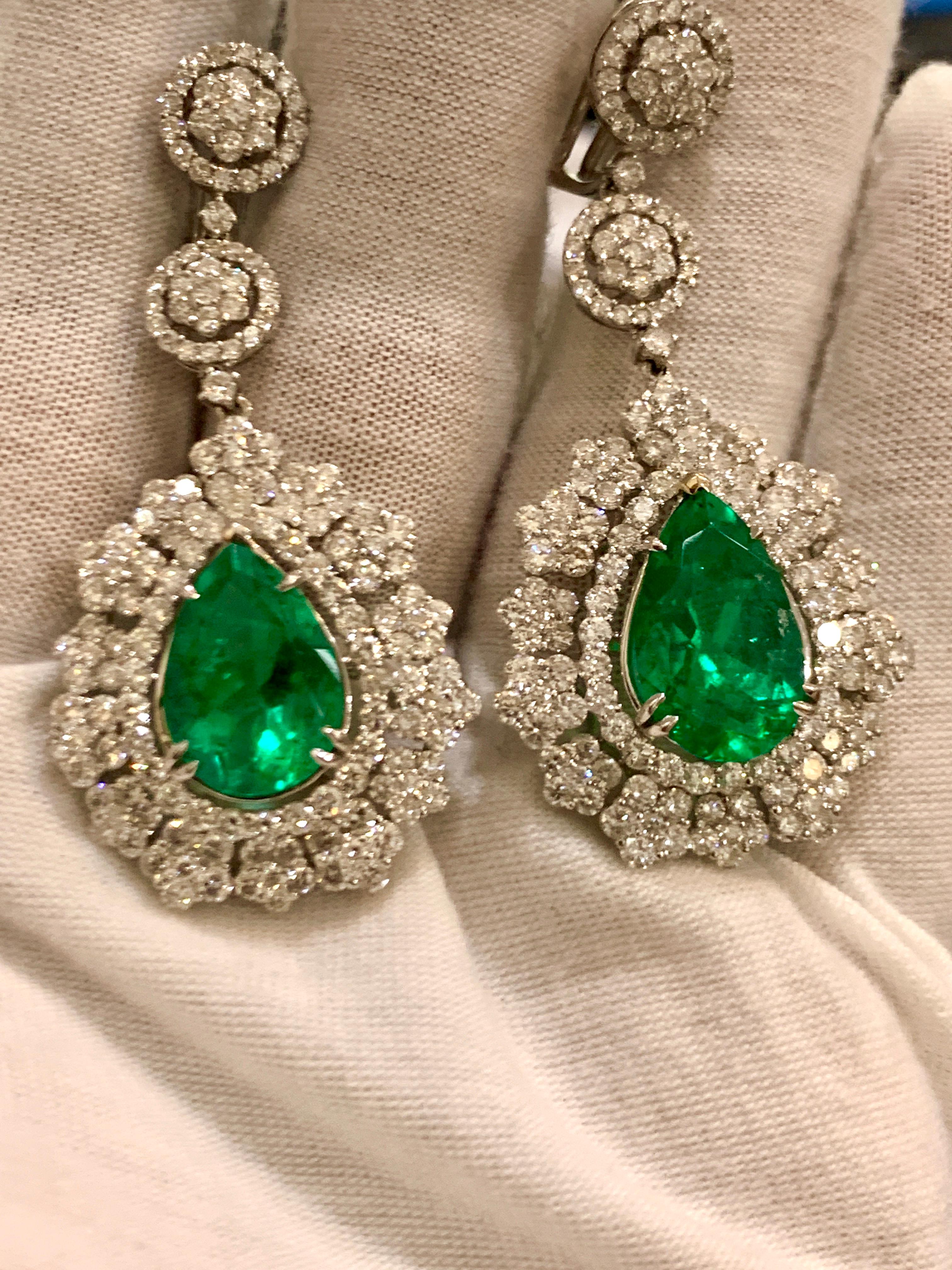 AGL Certified 11 Ct Pear/Drop Colombian Emerald 9 Ct Diamond Earrings 18K Gold In Excellent Condition In New York, NY