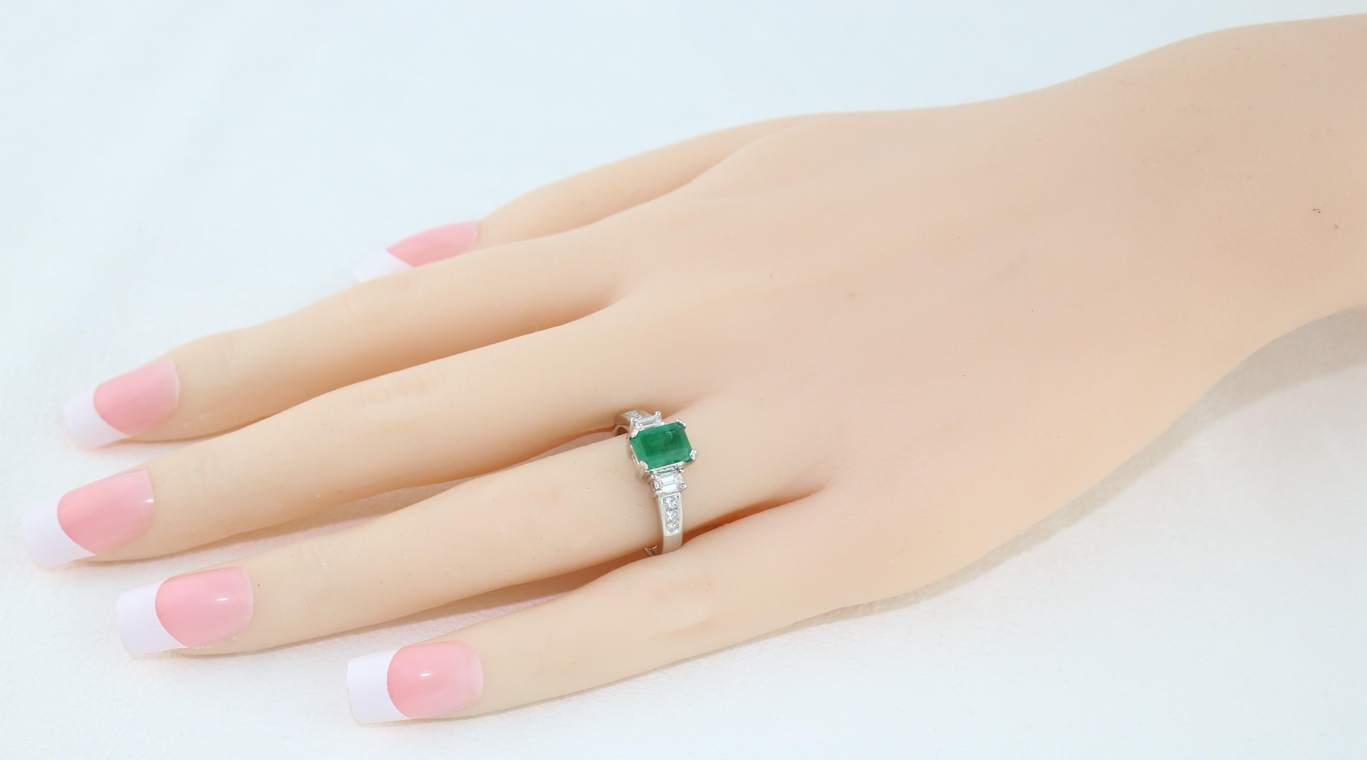 Contemporary AGL Certified 1.15 Carat Emerald Three-Stone Diamond Gold Ring For Sale
