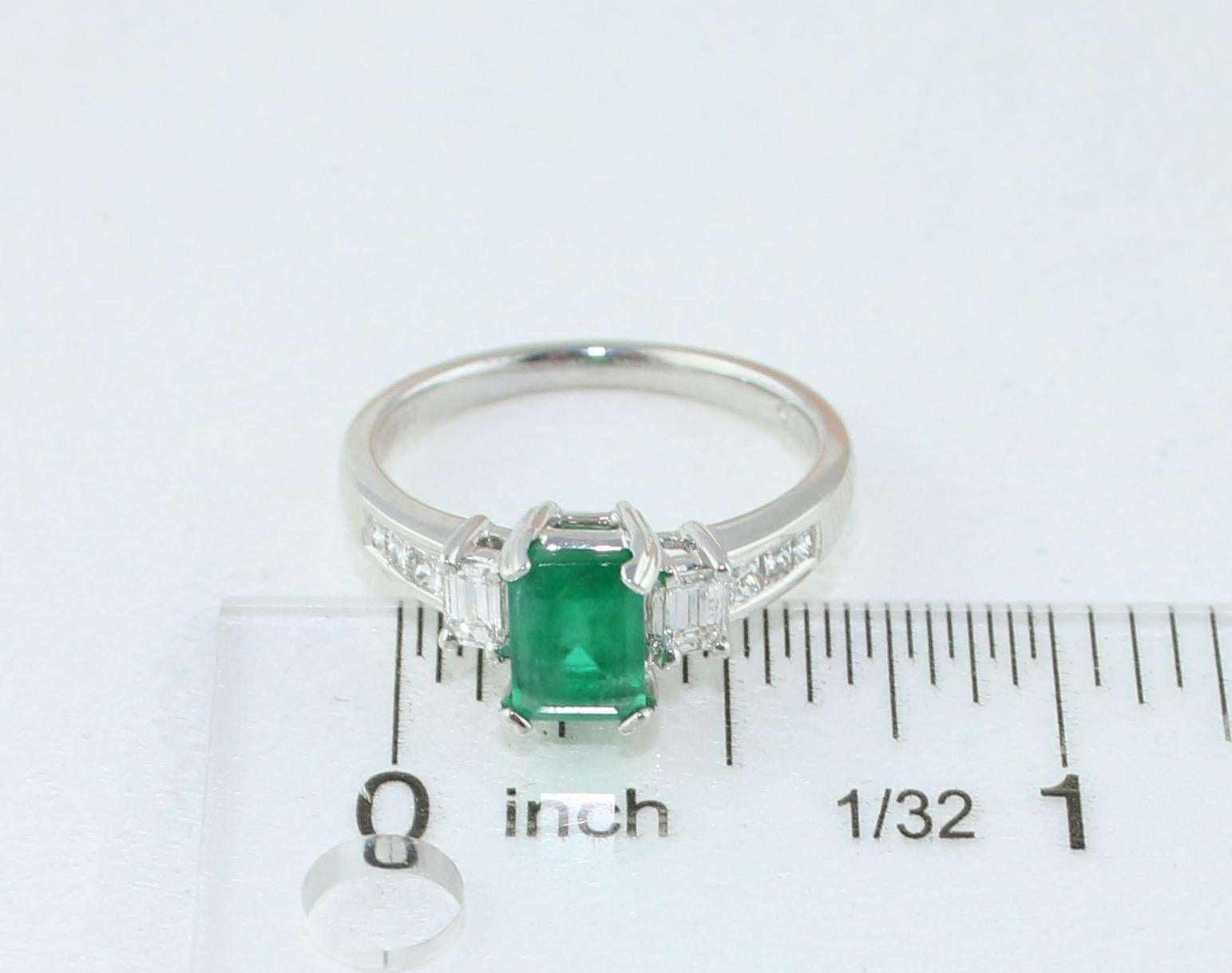 AGL Certified 1.15 Carat Emerald Three-Stone Diamond Gold Ring For Sale 1