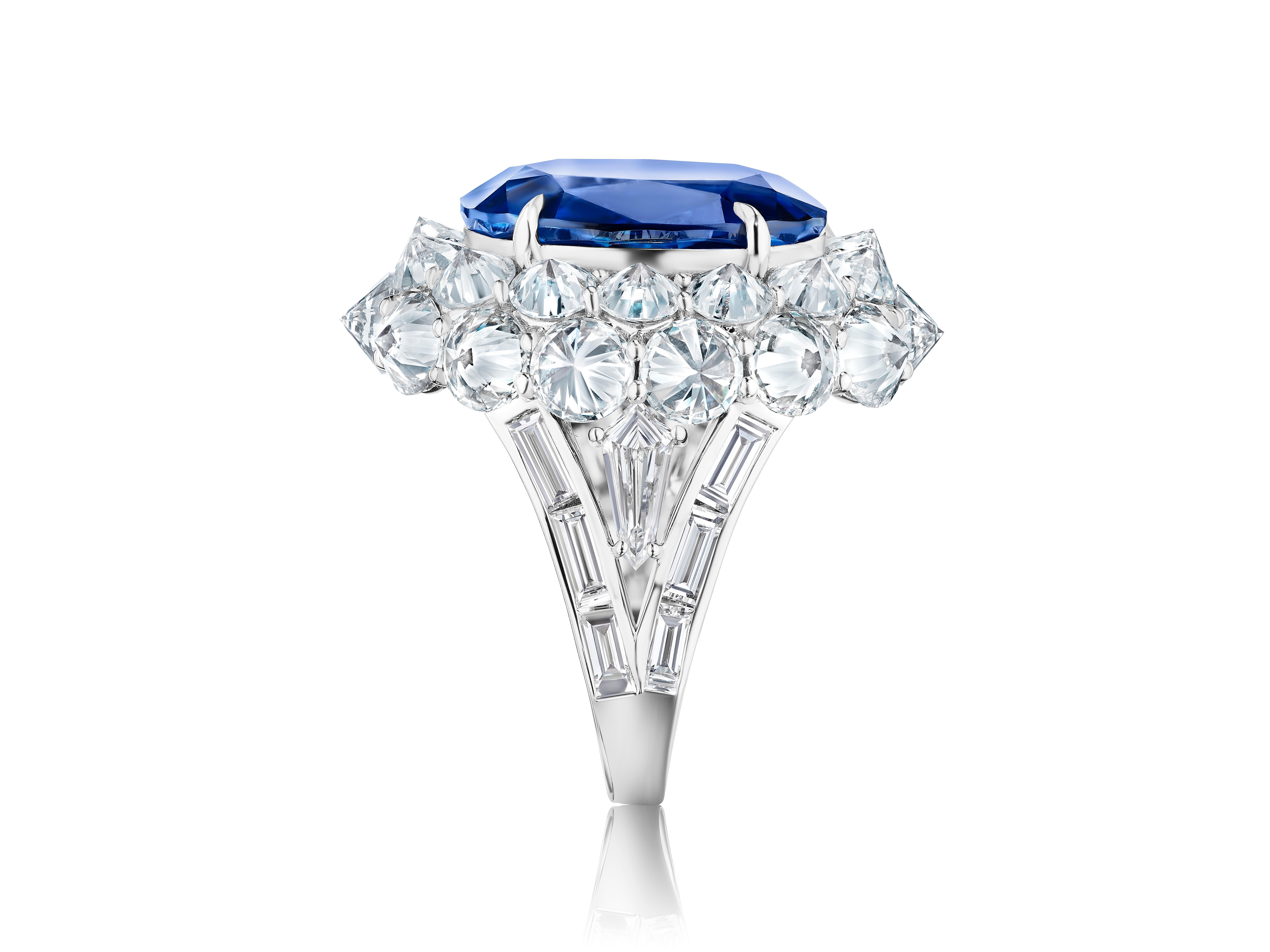Oval Cut AGL Certified 12.08 Carat Sapphire and 8.61 Carats Diamond Ring For Sale