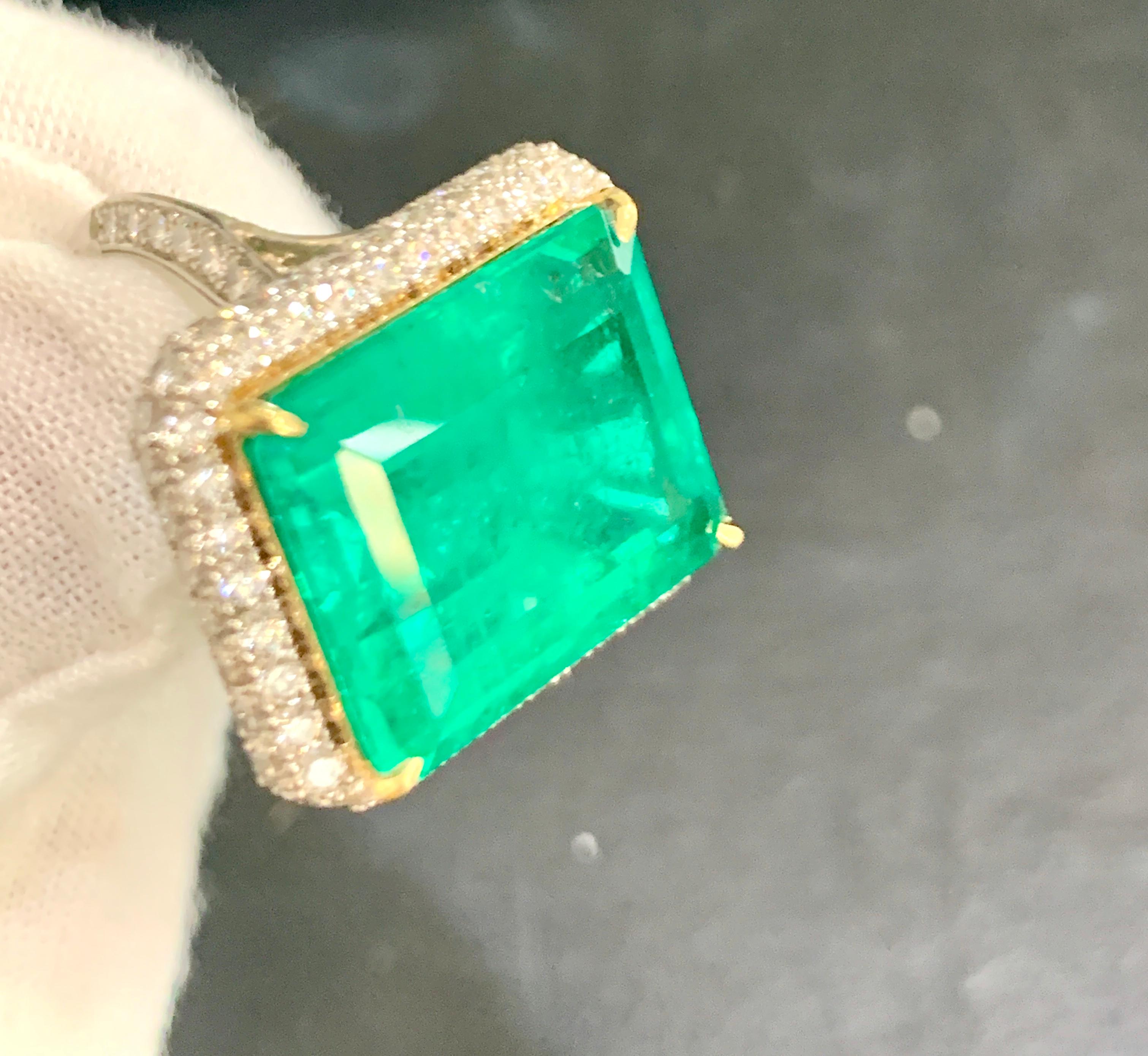 AGL Certified 13.10 Ct Emerald Cut Colombian Emerald Diamond 18K Gold Ring For Sale 4