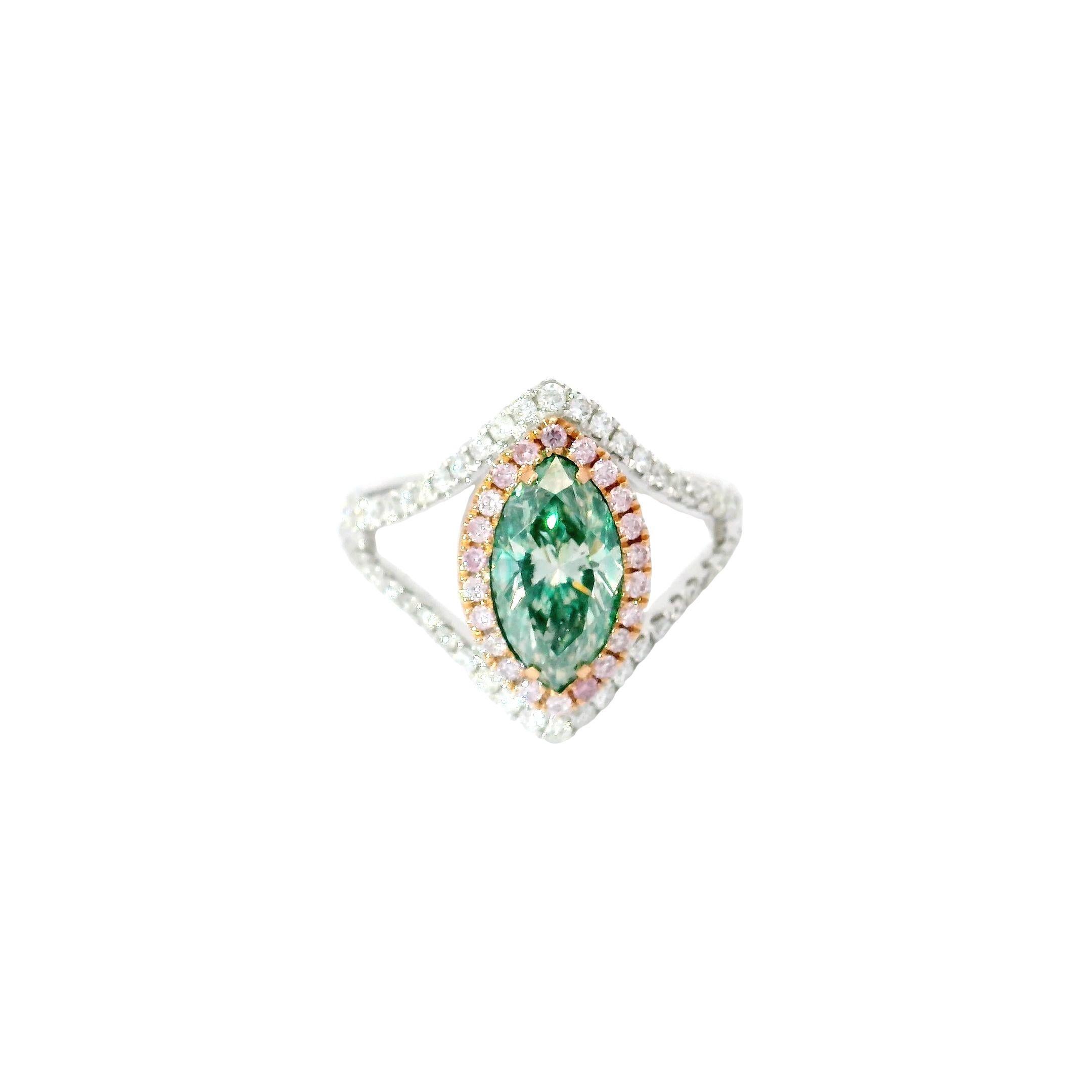 Bague en or blanc 18kt avec diamants
  
  Couleur de l'or et carat : Or blanc 18kt
  Poids : 4,538 grammes
  
  Ensemble avec...
  Type de pierre : Diamants
  Forme : Marquise
  Carat : 1,33 ct
  Couleur : Vert fantaisie
  Clarté : SI1
  
  Pierres